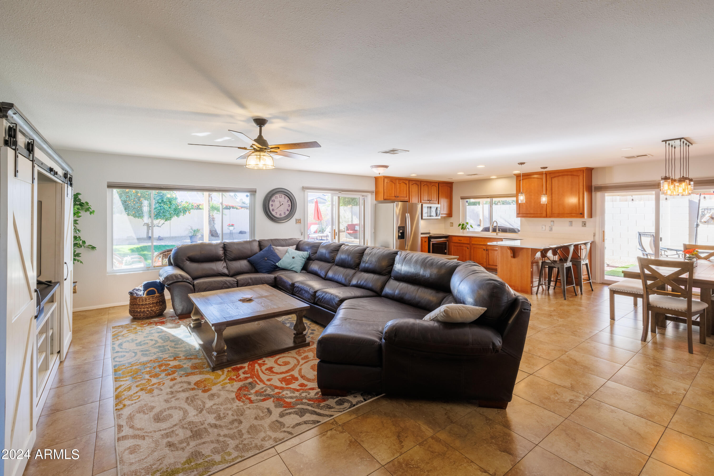 2647 E CHOLLA Street