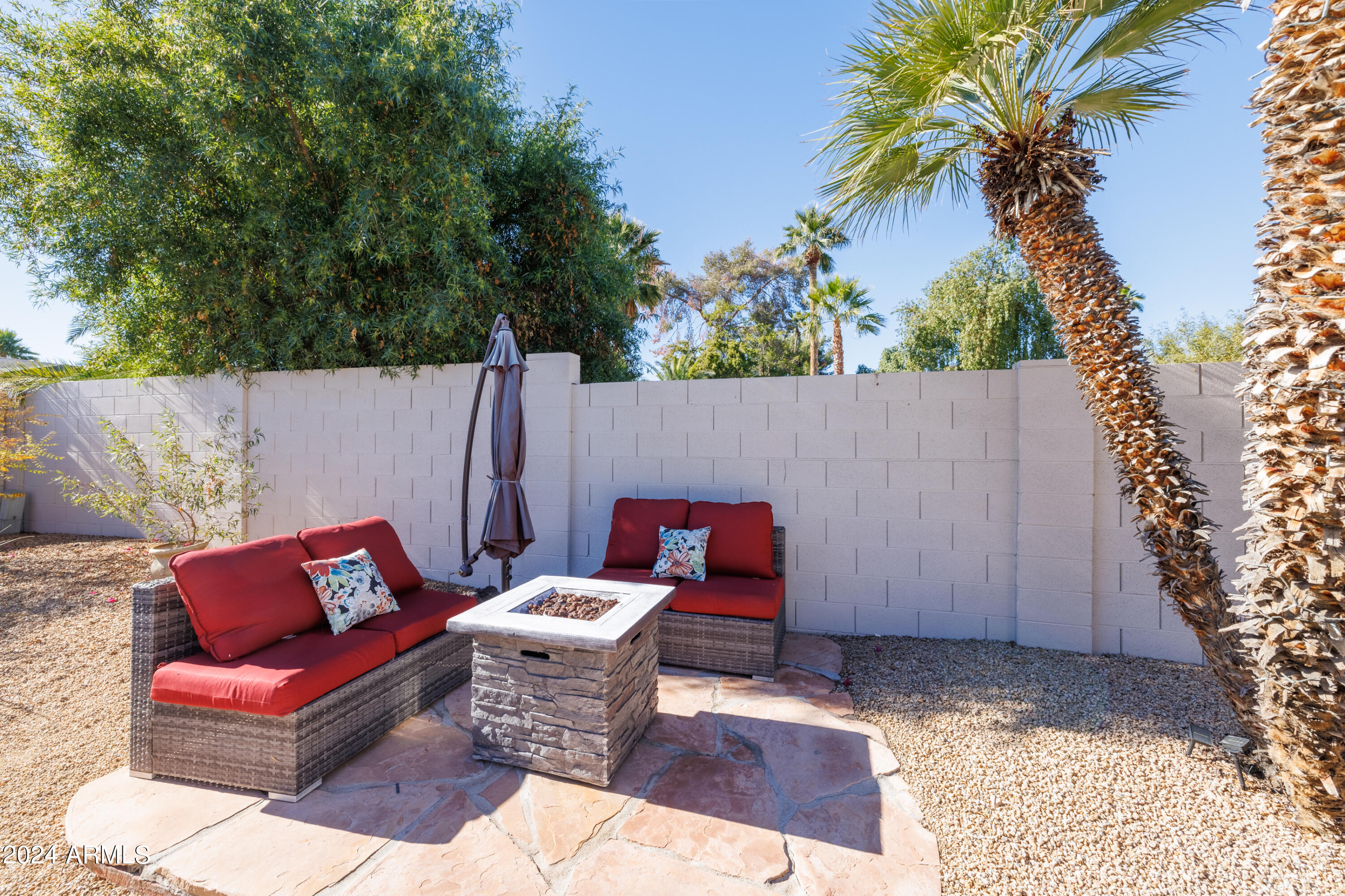 2647 E CHOLLA Street