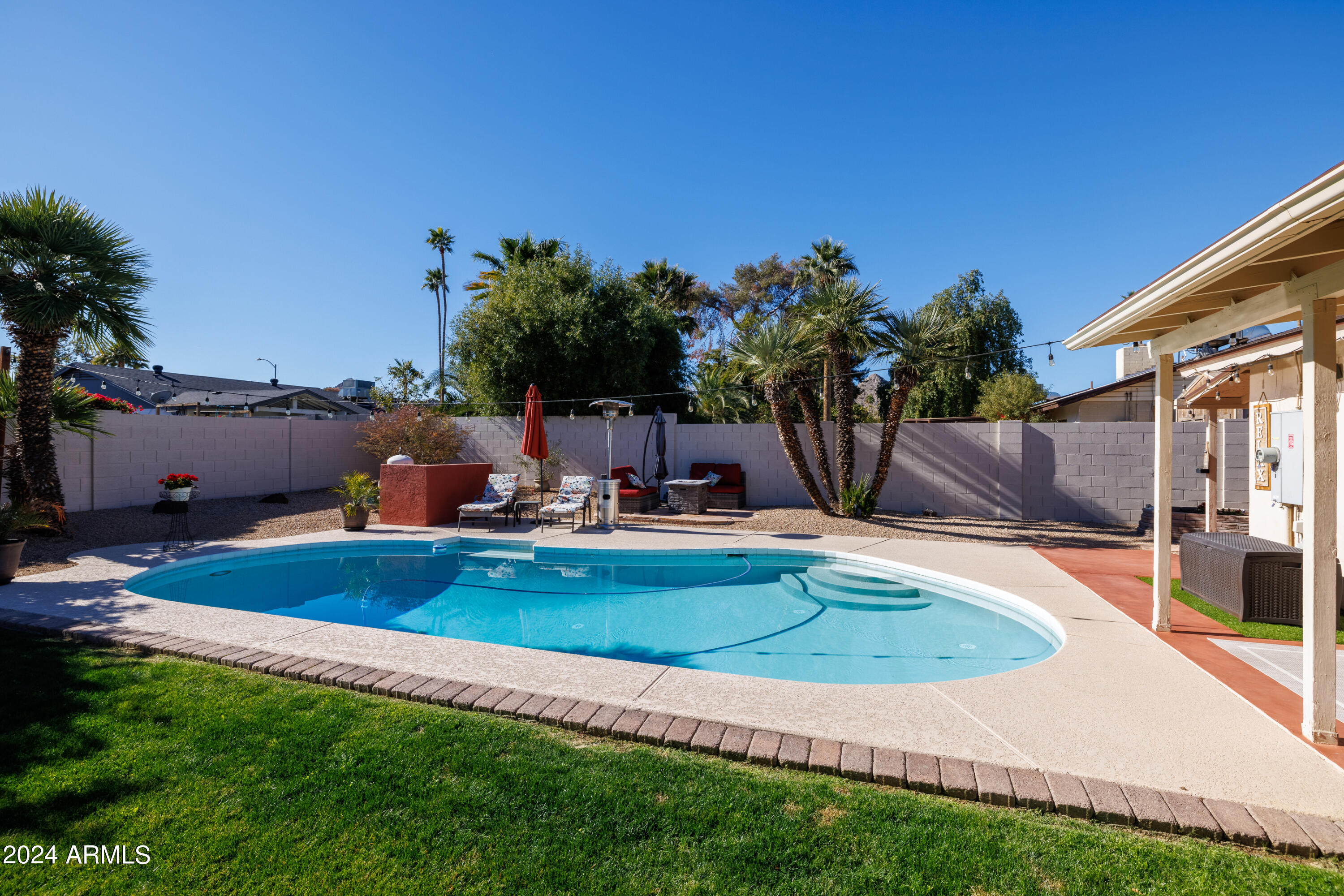 2647 E CHOLLA Street