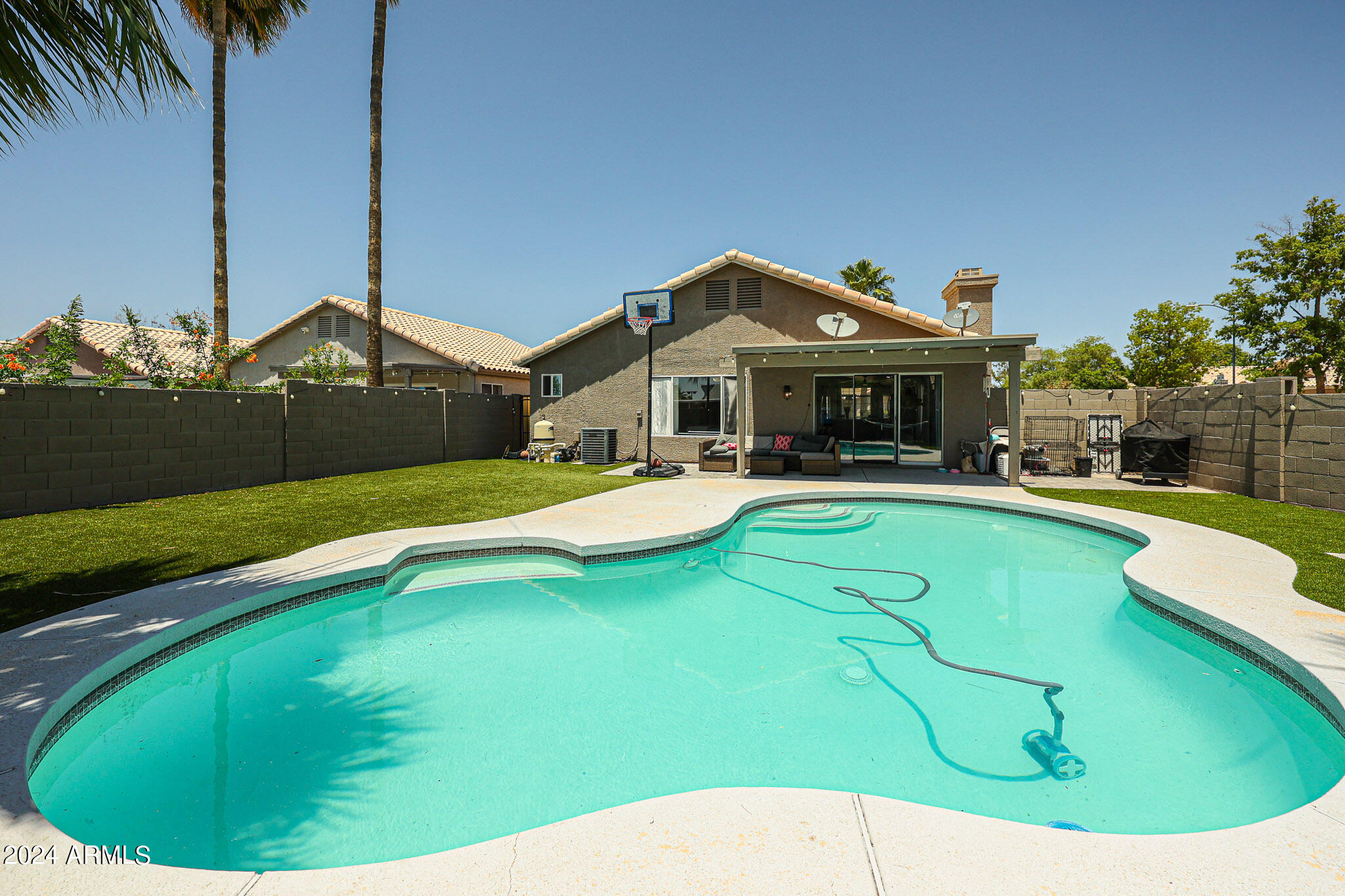 3417 E KELTON Lane