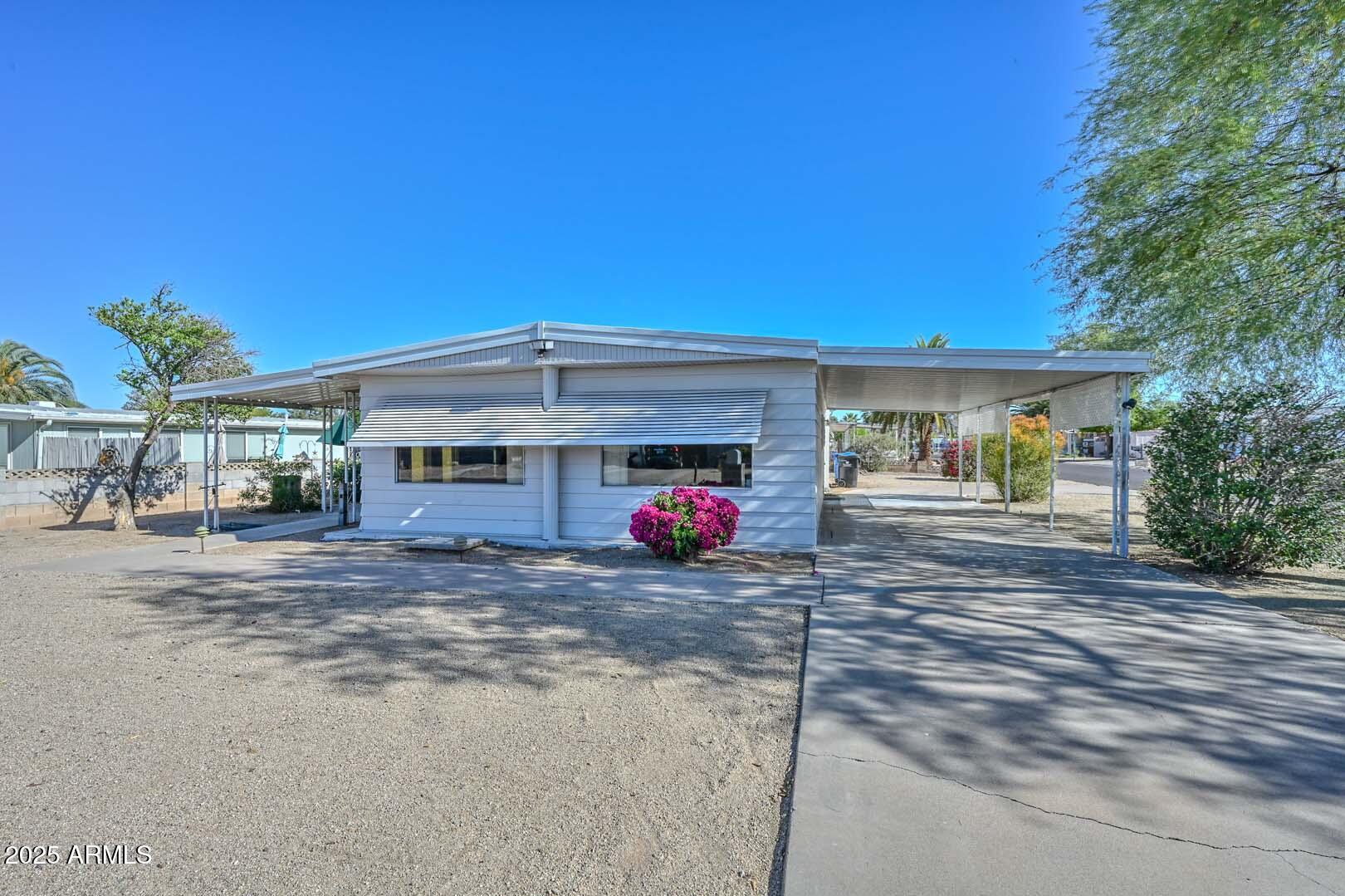 1538 E CAMPO BELLO Drive