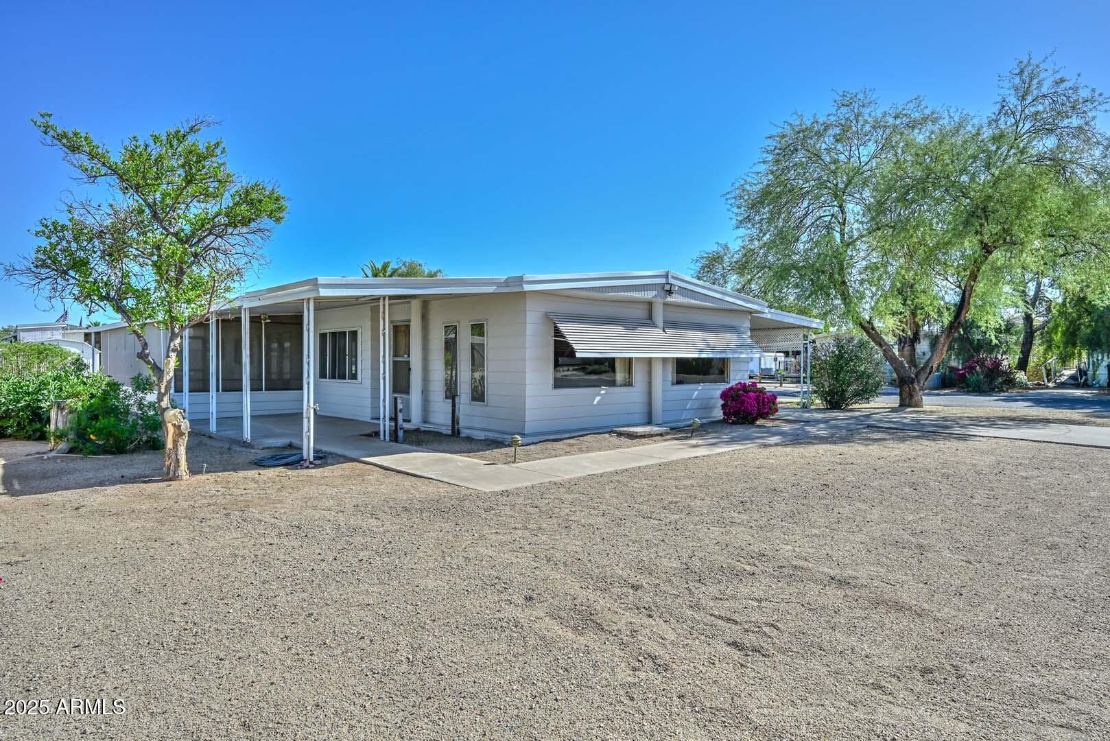 1538 E CAMPO BELLO Drive