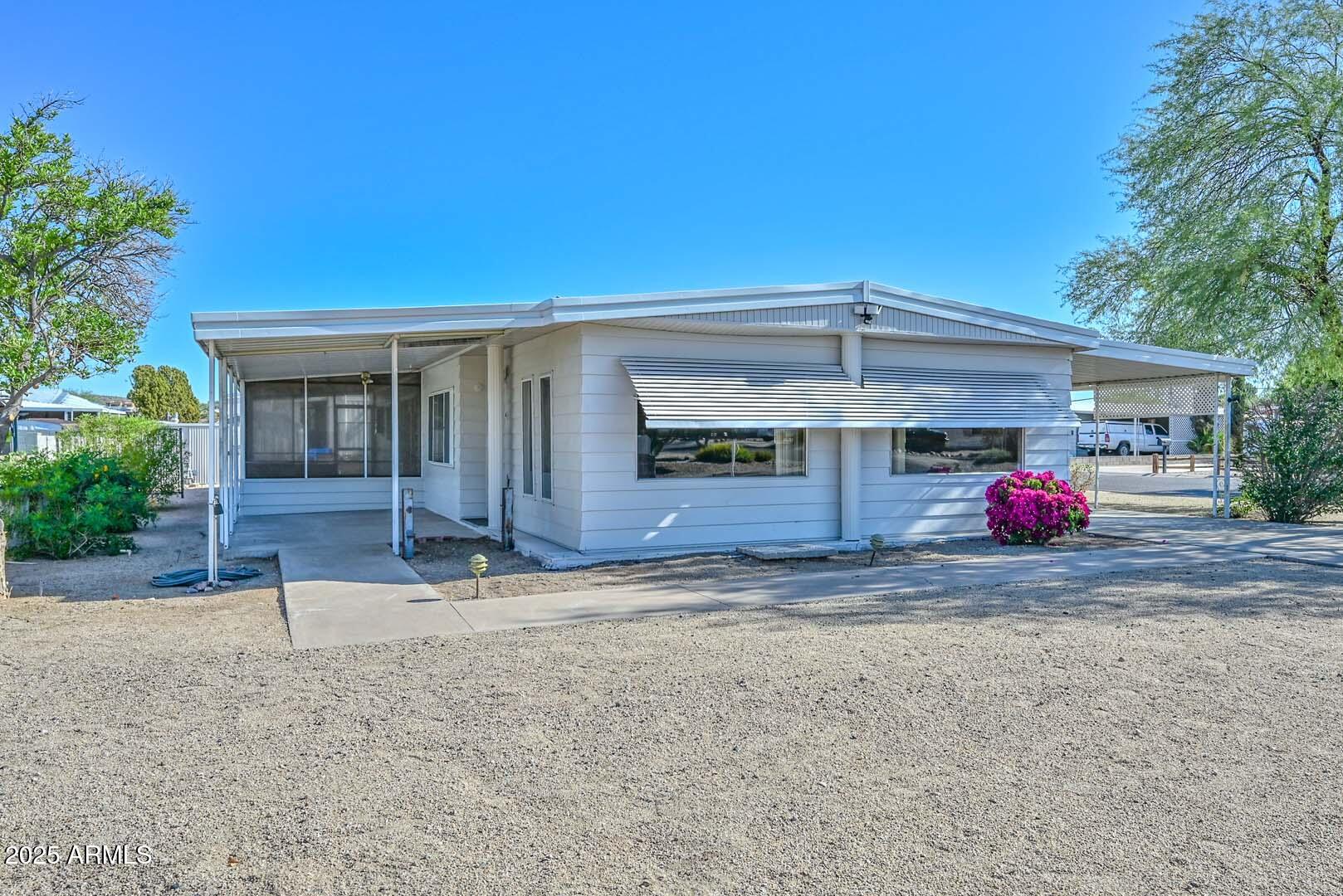 1538 E CAMPO BELLO Drive