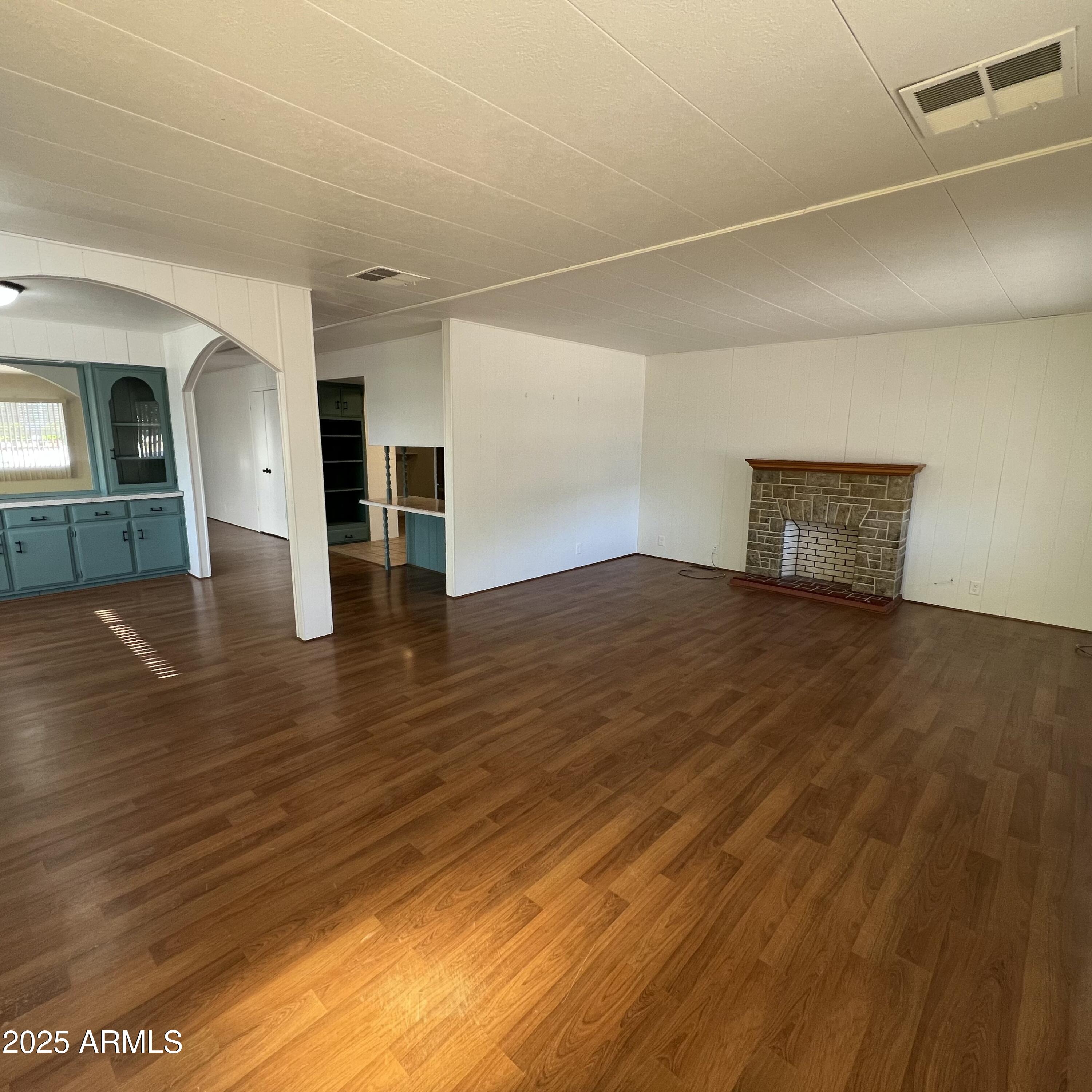 1538 E CAMPO BELLO Drive