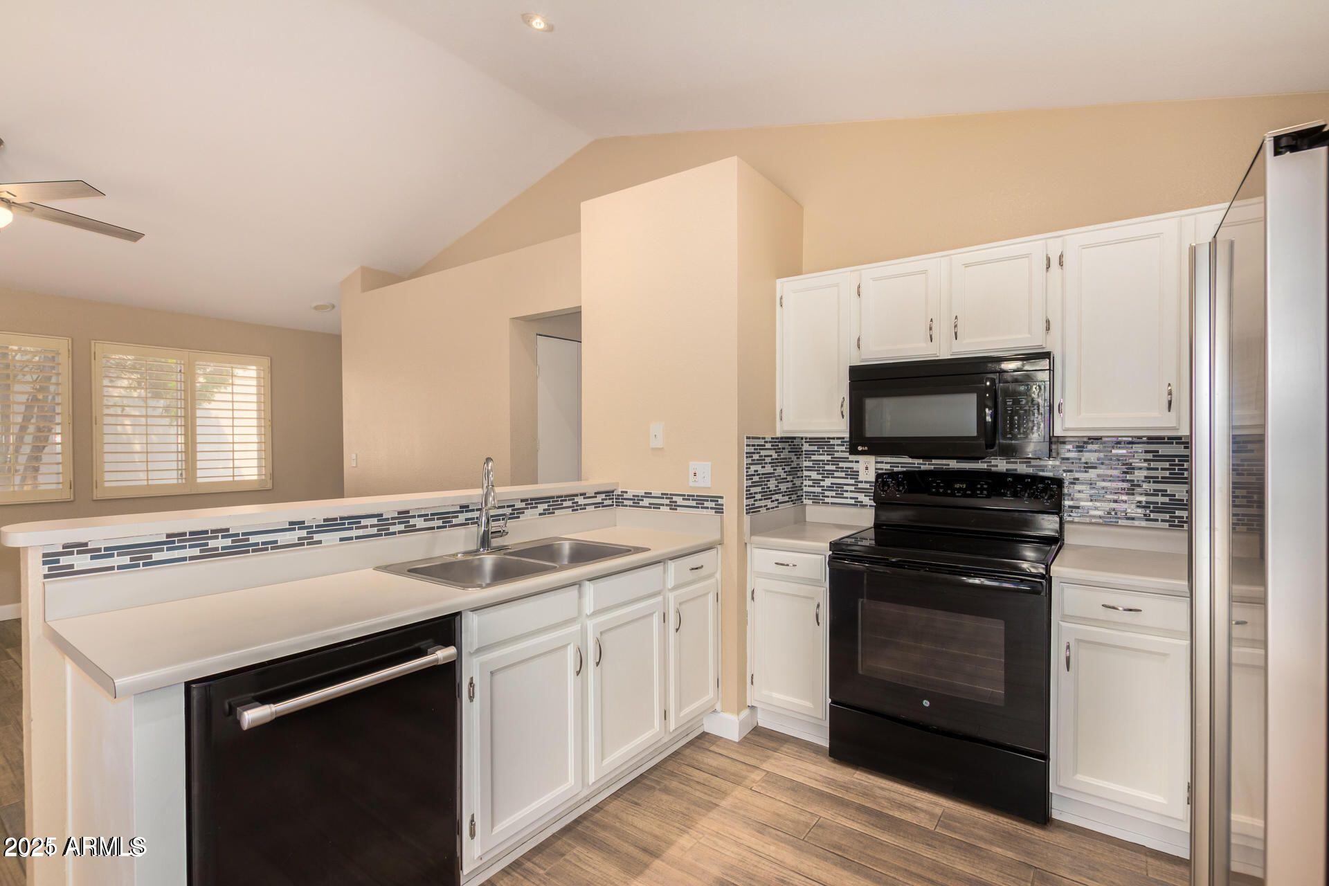 3013 E BLUEFIELD Avenue