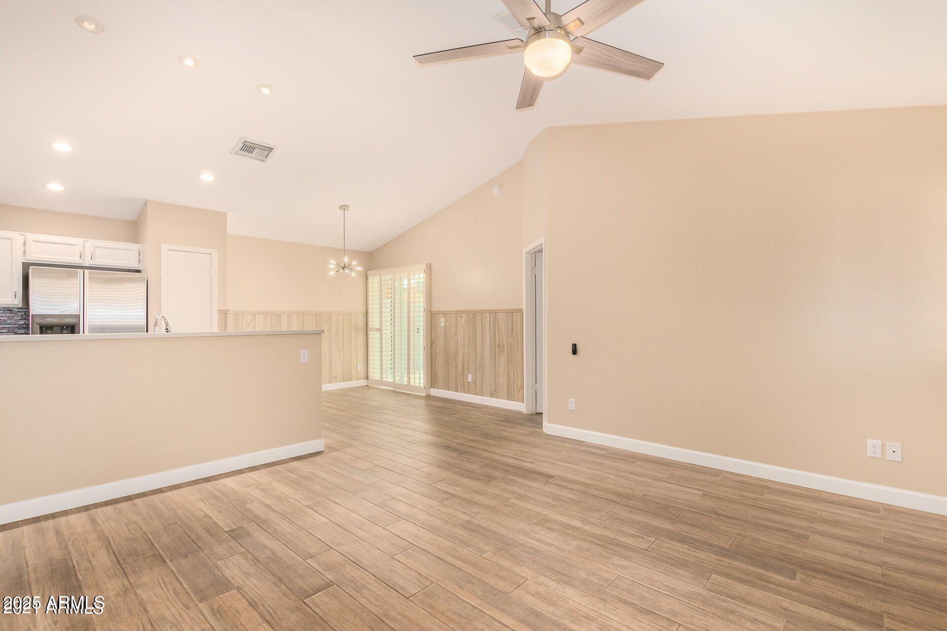 3013 E BLUEFIELD Avenue