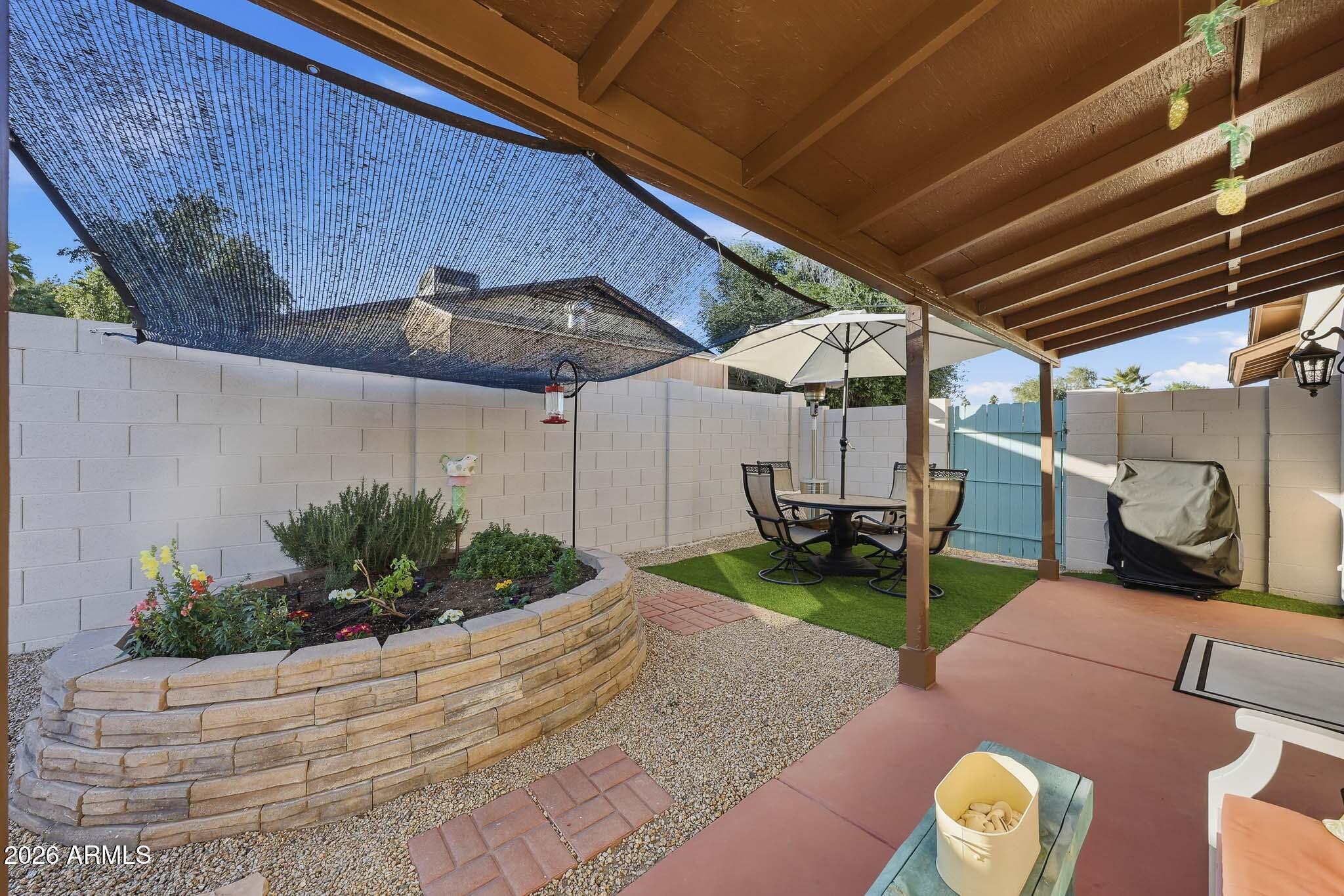 2647 E CHOLLA Street