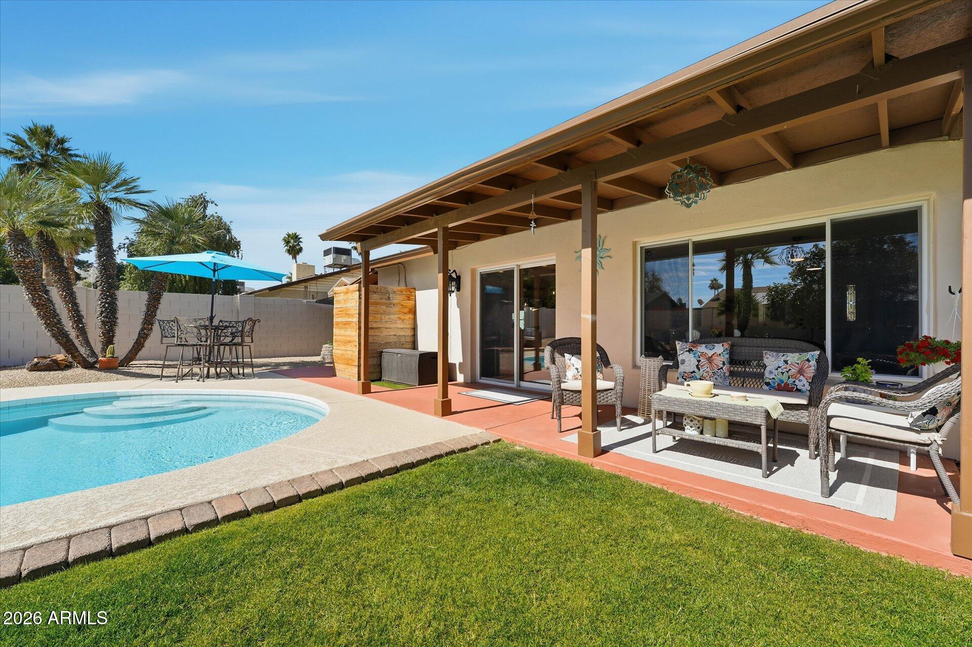 2647 E CHOLLA Street