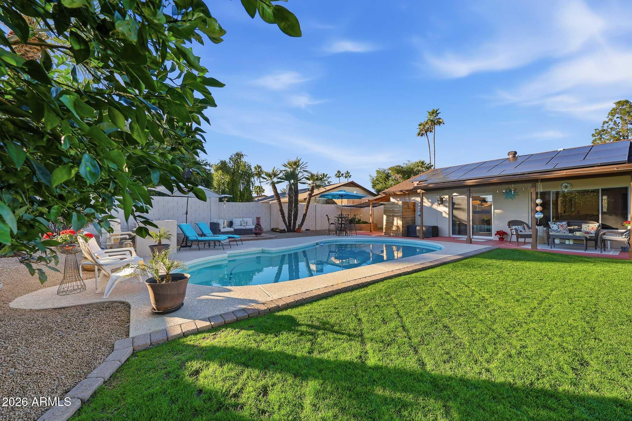 2647 E CHOLLA Street