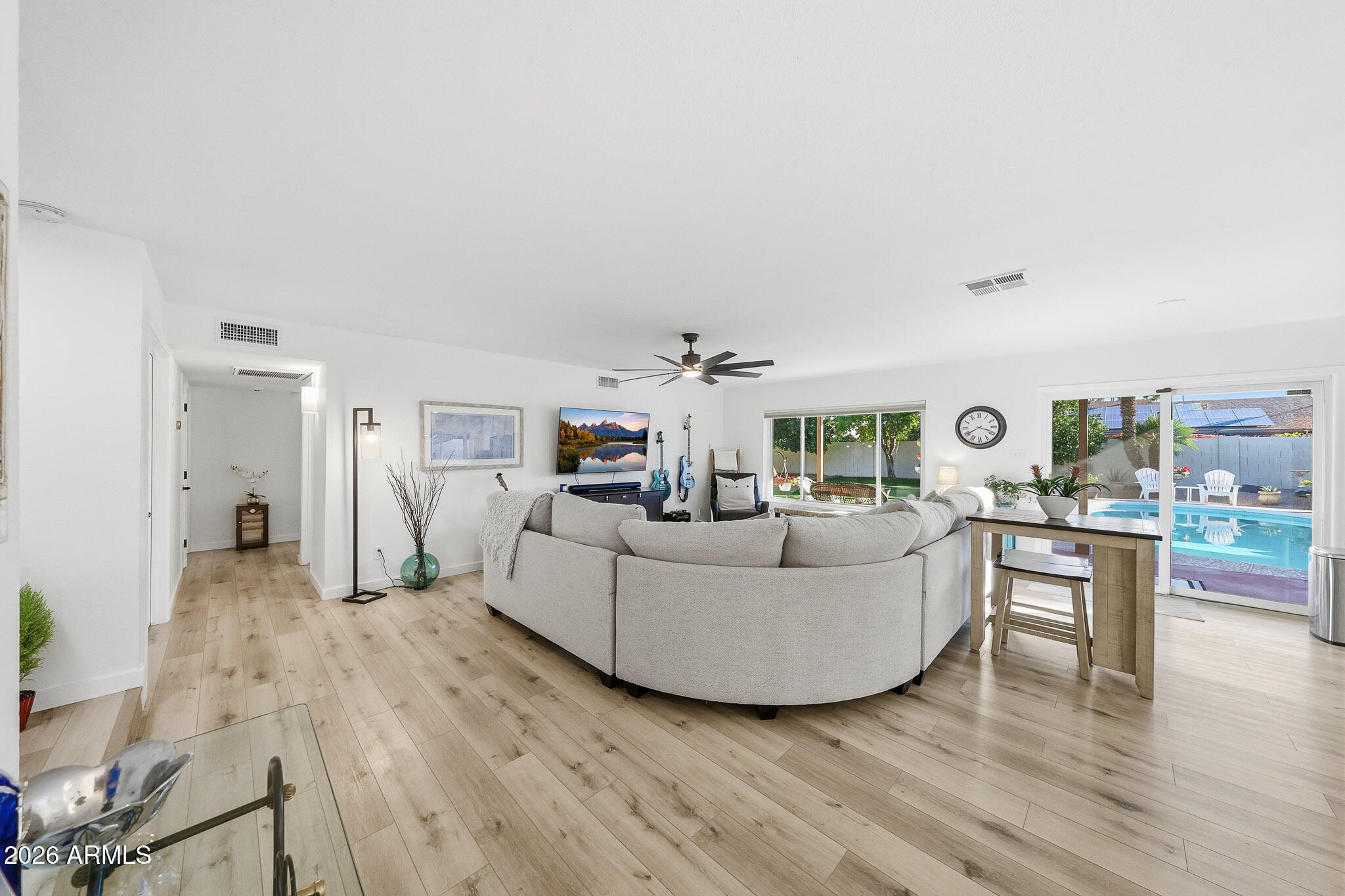 2647 E CHOLLA Street