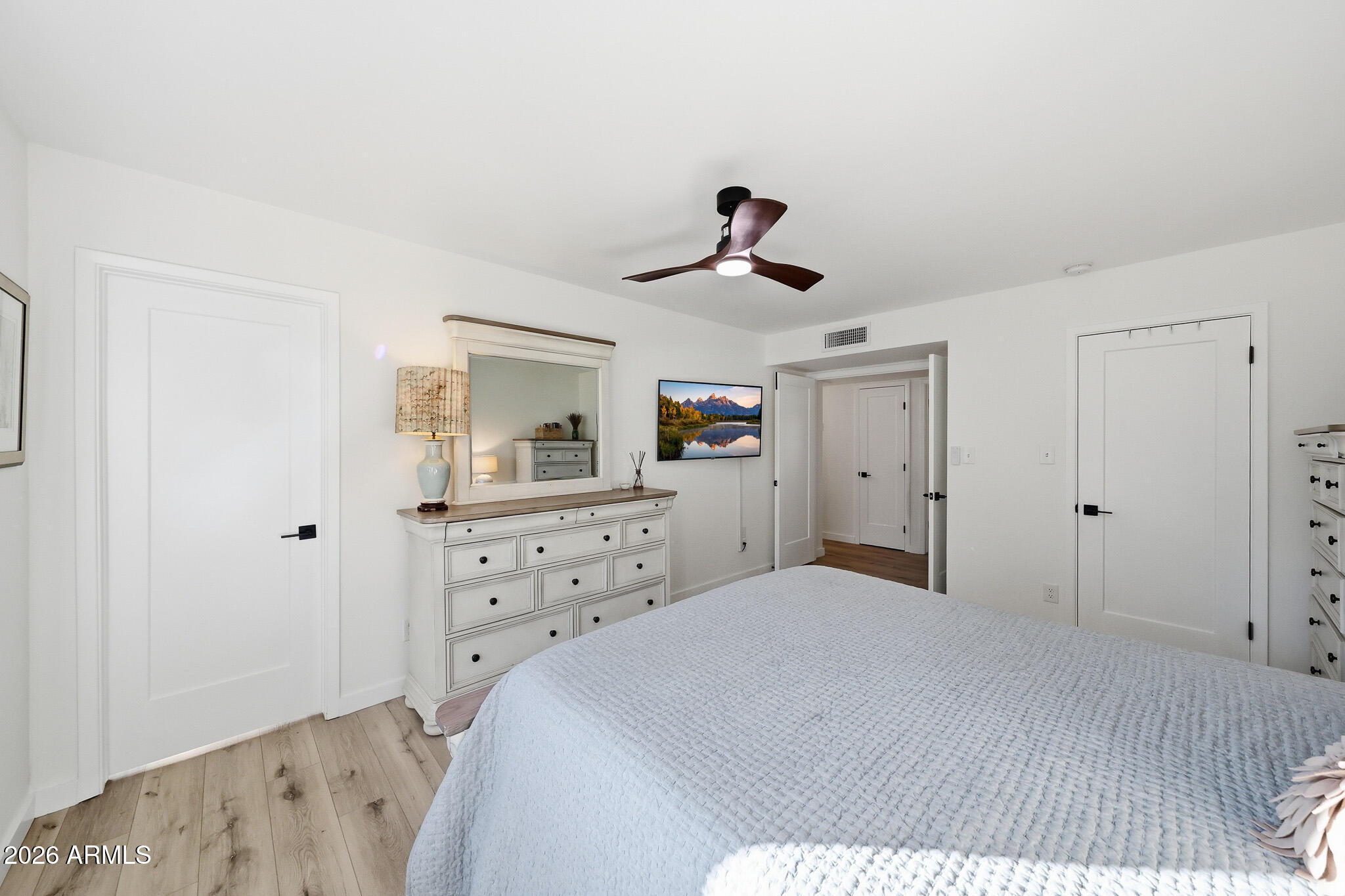 2647 E CHOLLA Street