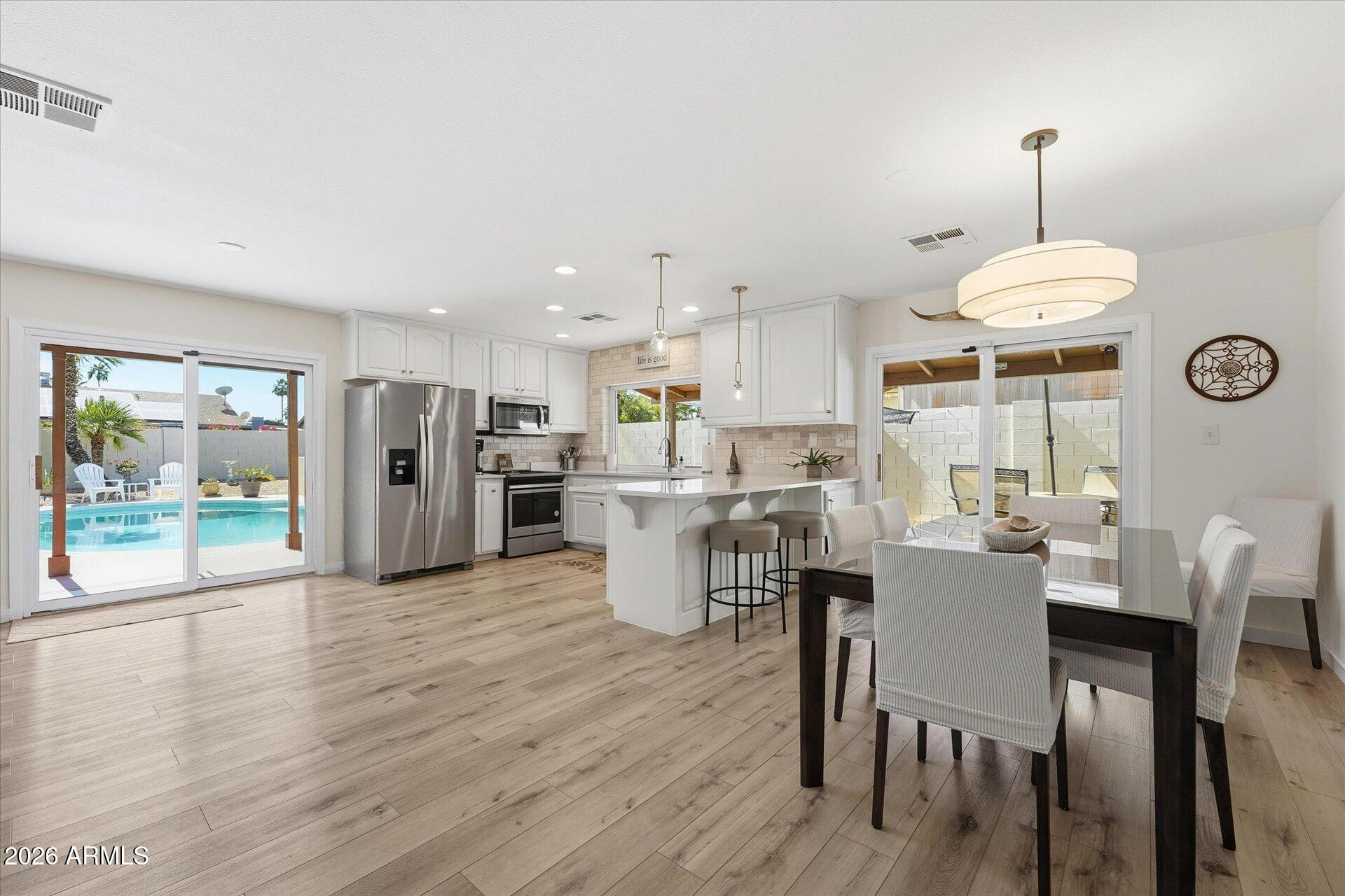 2647 E CHOLLA Street