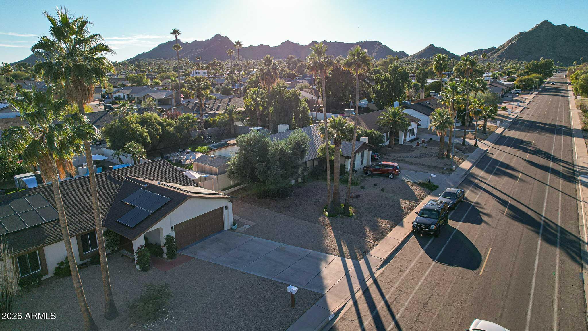 2647 E CHOLLA Street