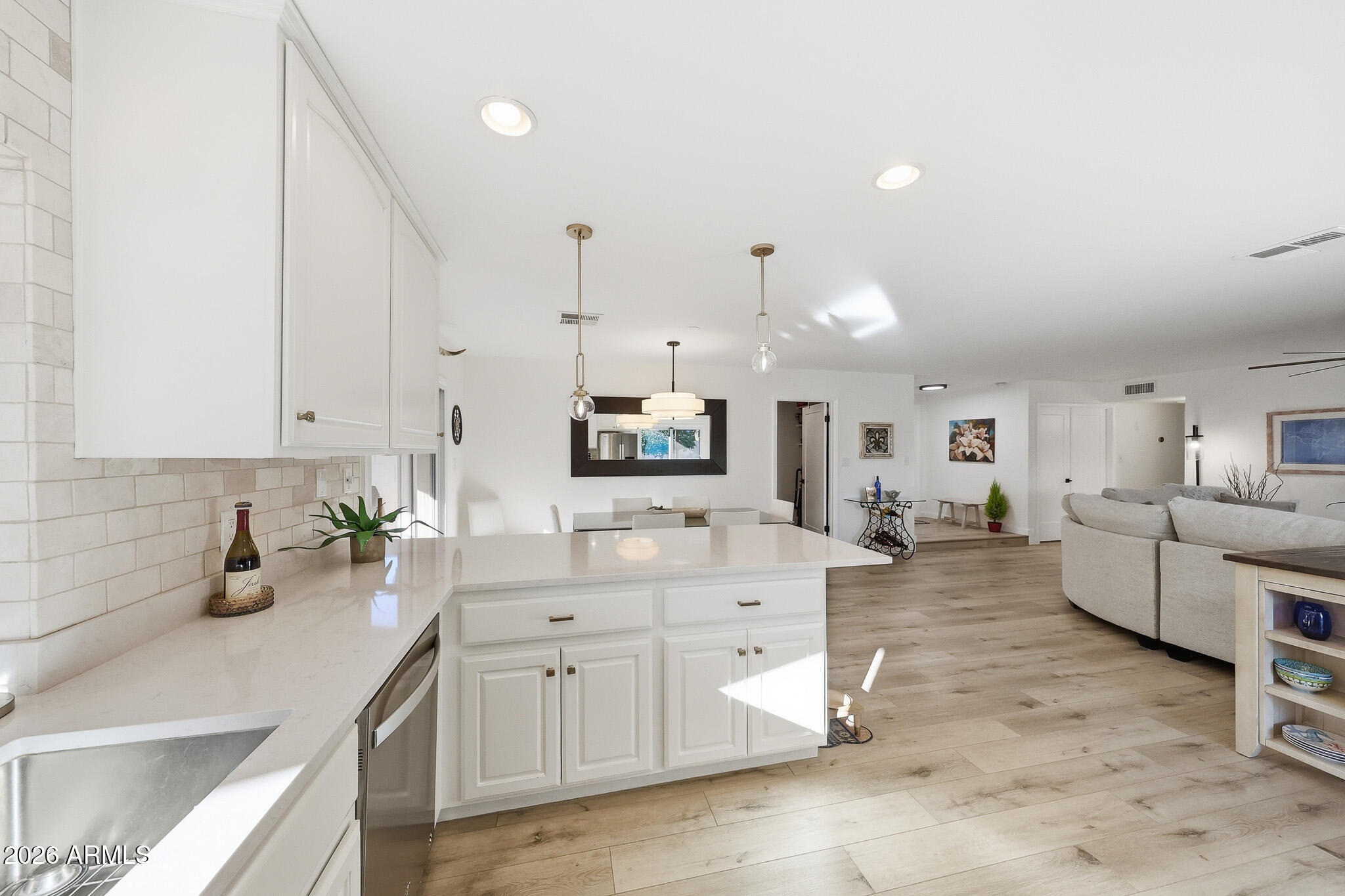 2647 E CHOLLA Street