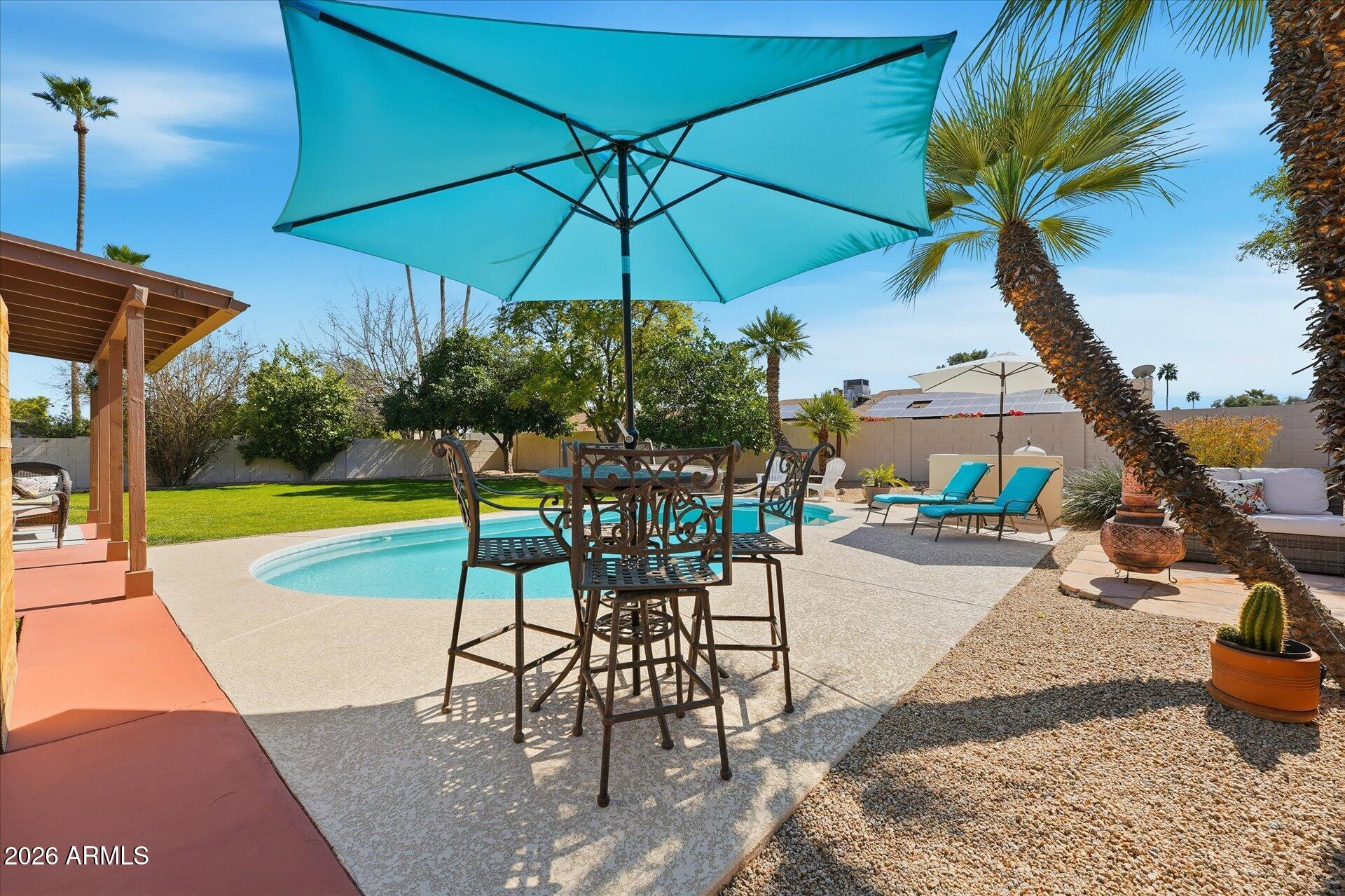 2647 E CHOLLA Street