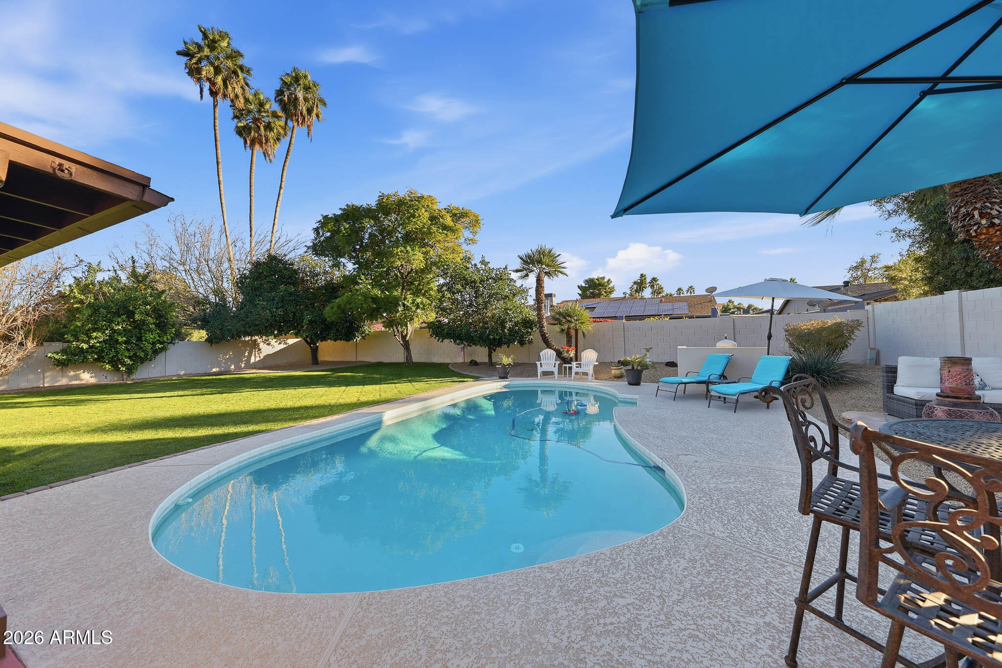 2647 E CHOLLA Street