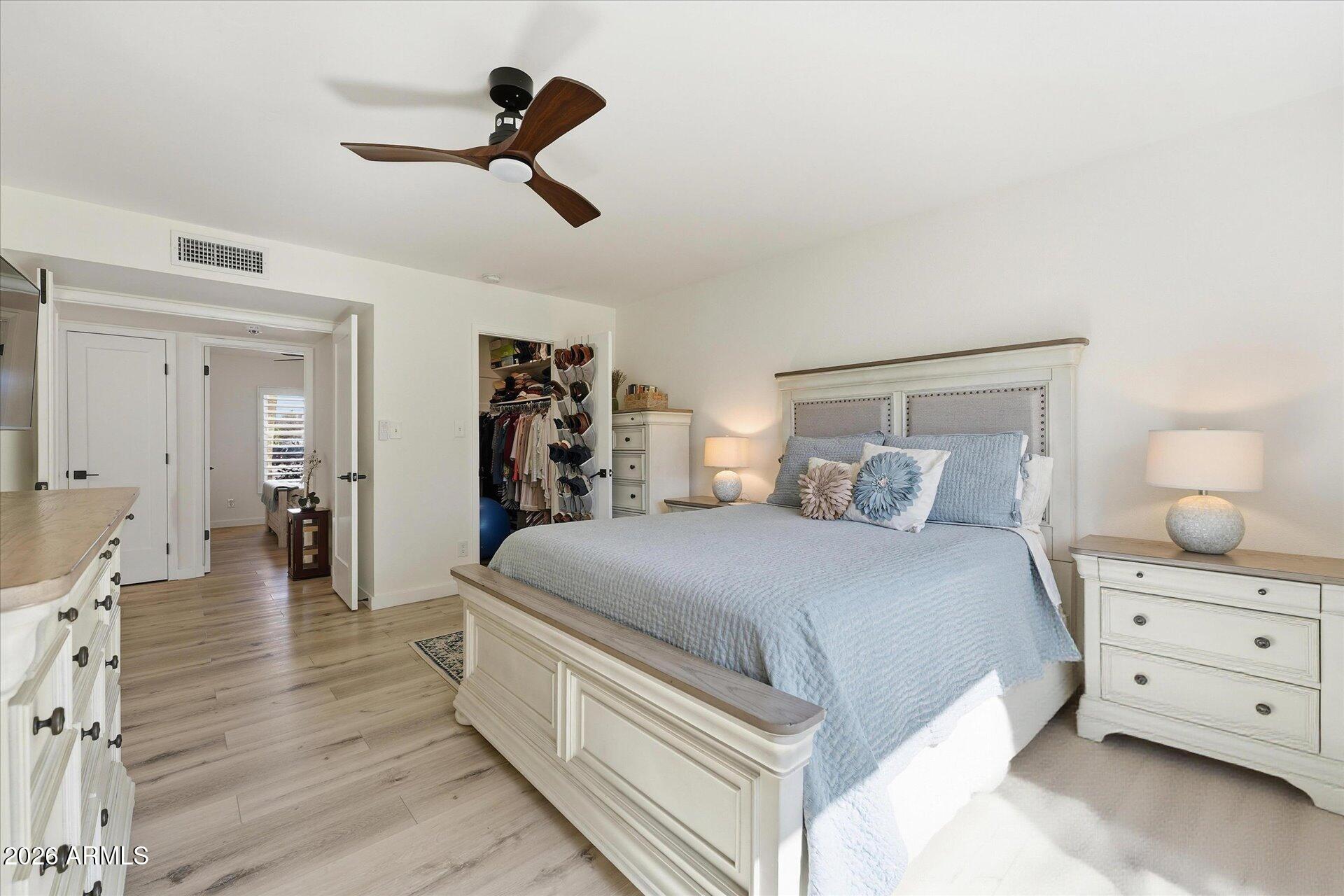 2647 E CHOLLA Street