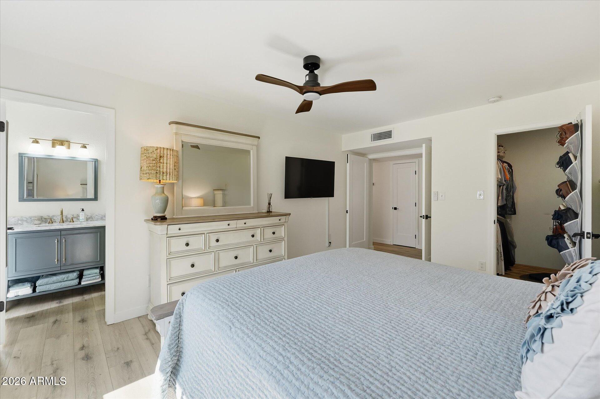 2647 E CHOLLA Street