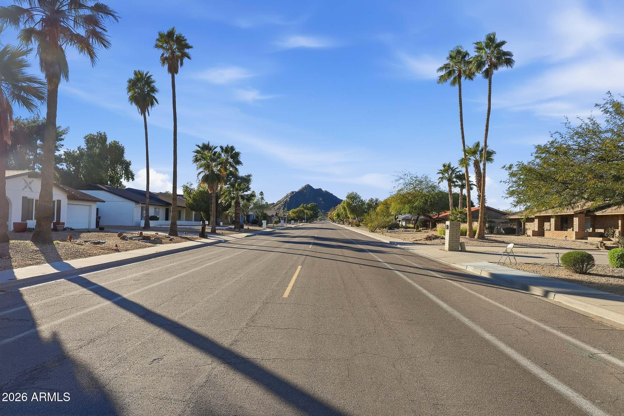 2647 E CHOLLA Street