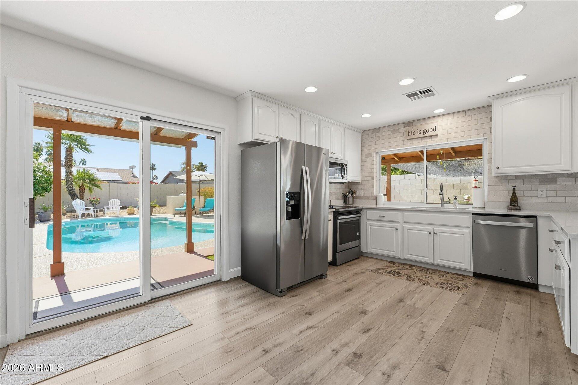 2647 E CHOLLA Street