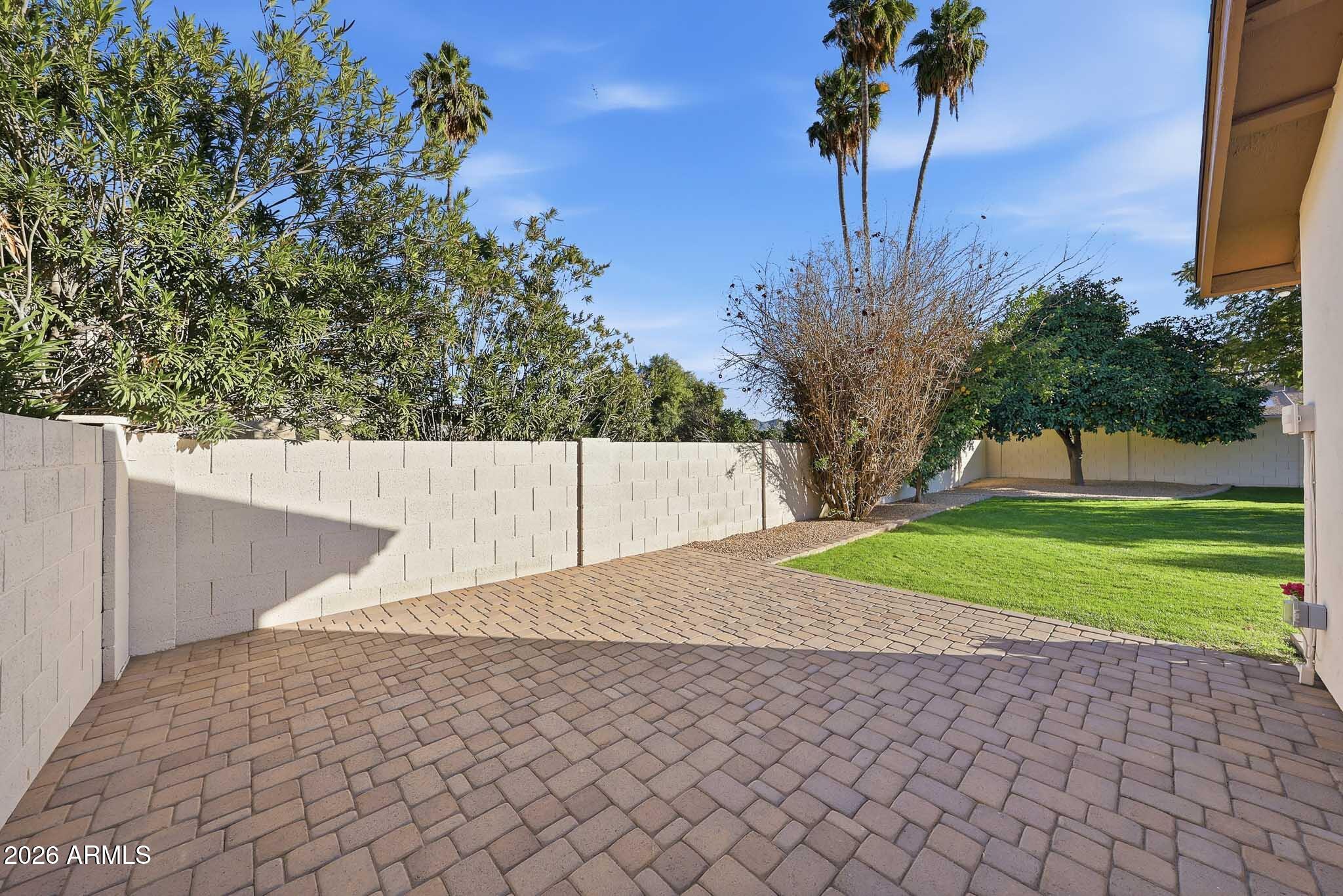 2647 E CHOLLA Street