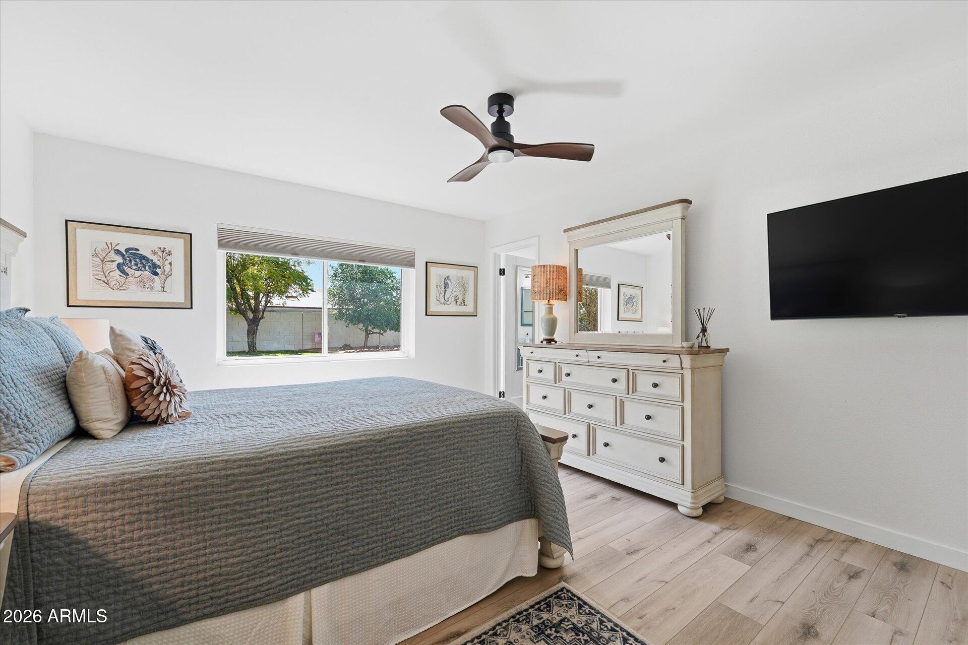 2647 E CHOLLA Street