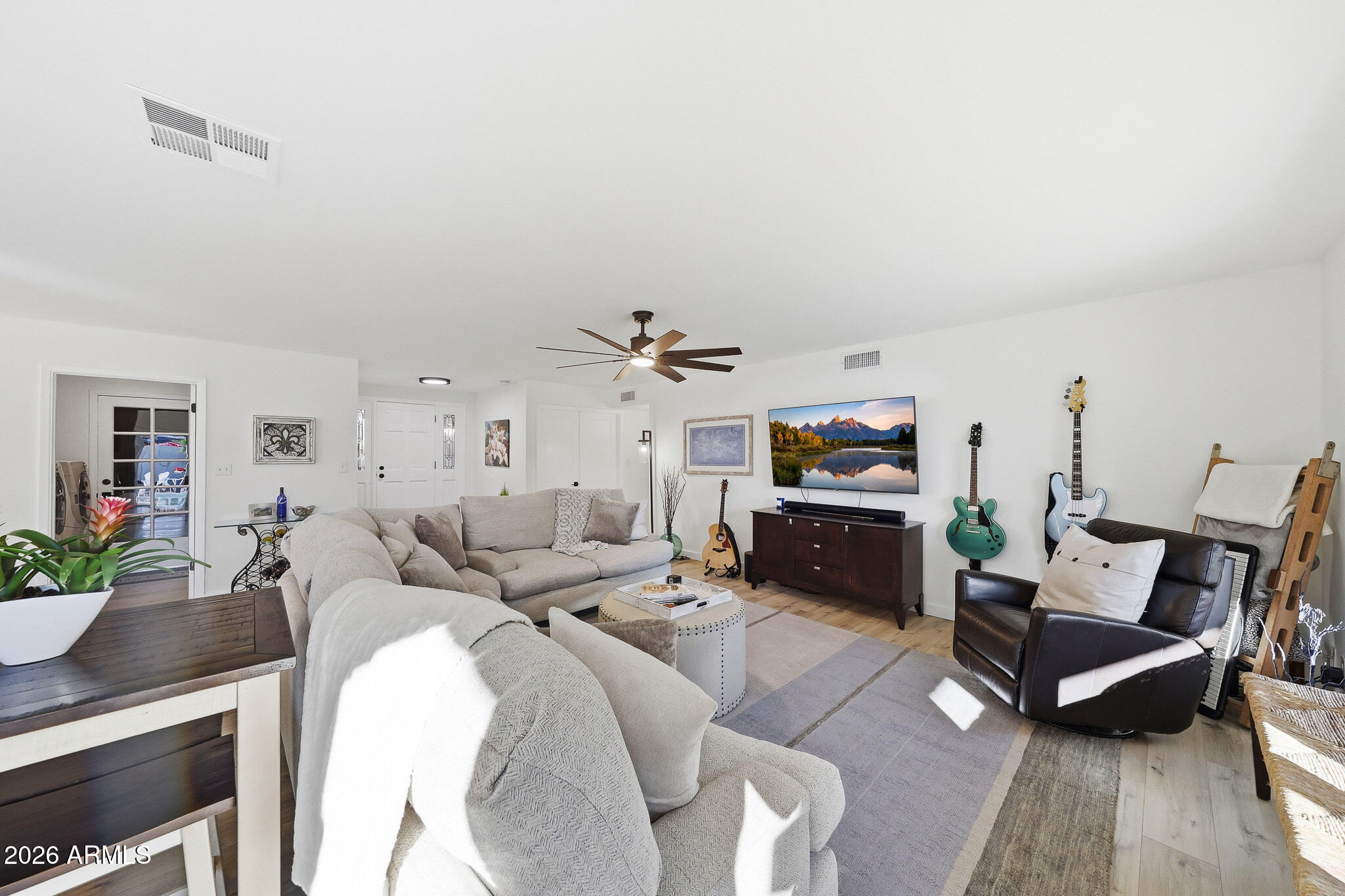 2647 E CHOLLA Street