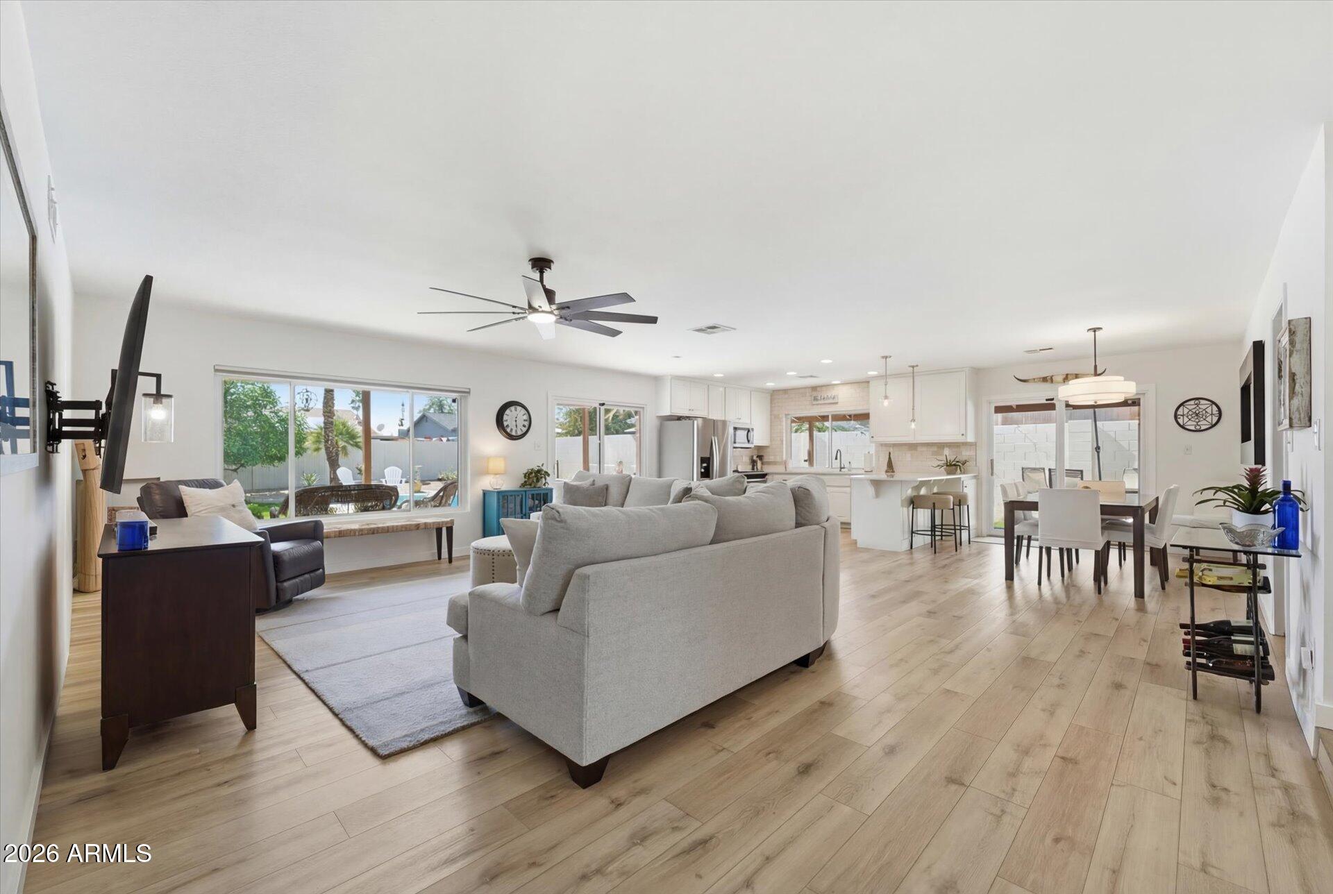 2647 E CHOLLA Street