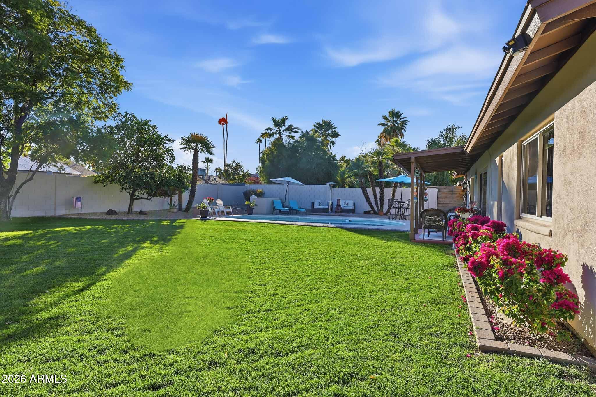 2647 E CHOLLA Street