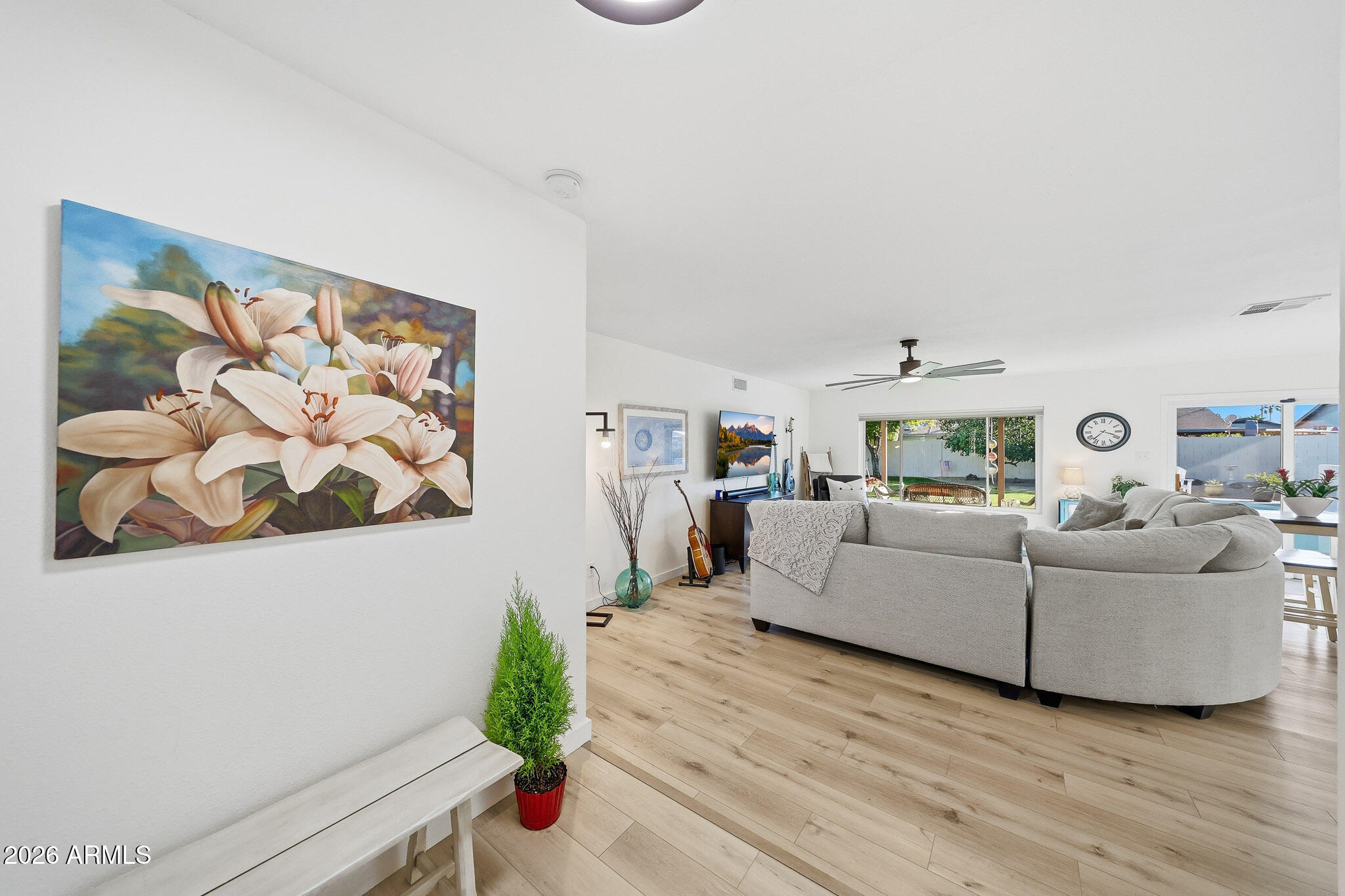 2647 E CHOLLA Street