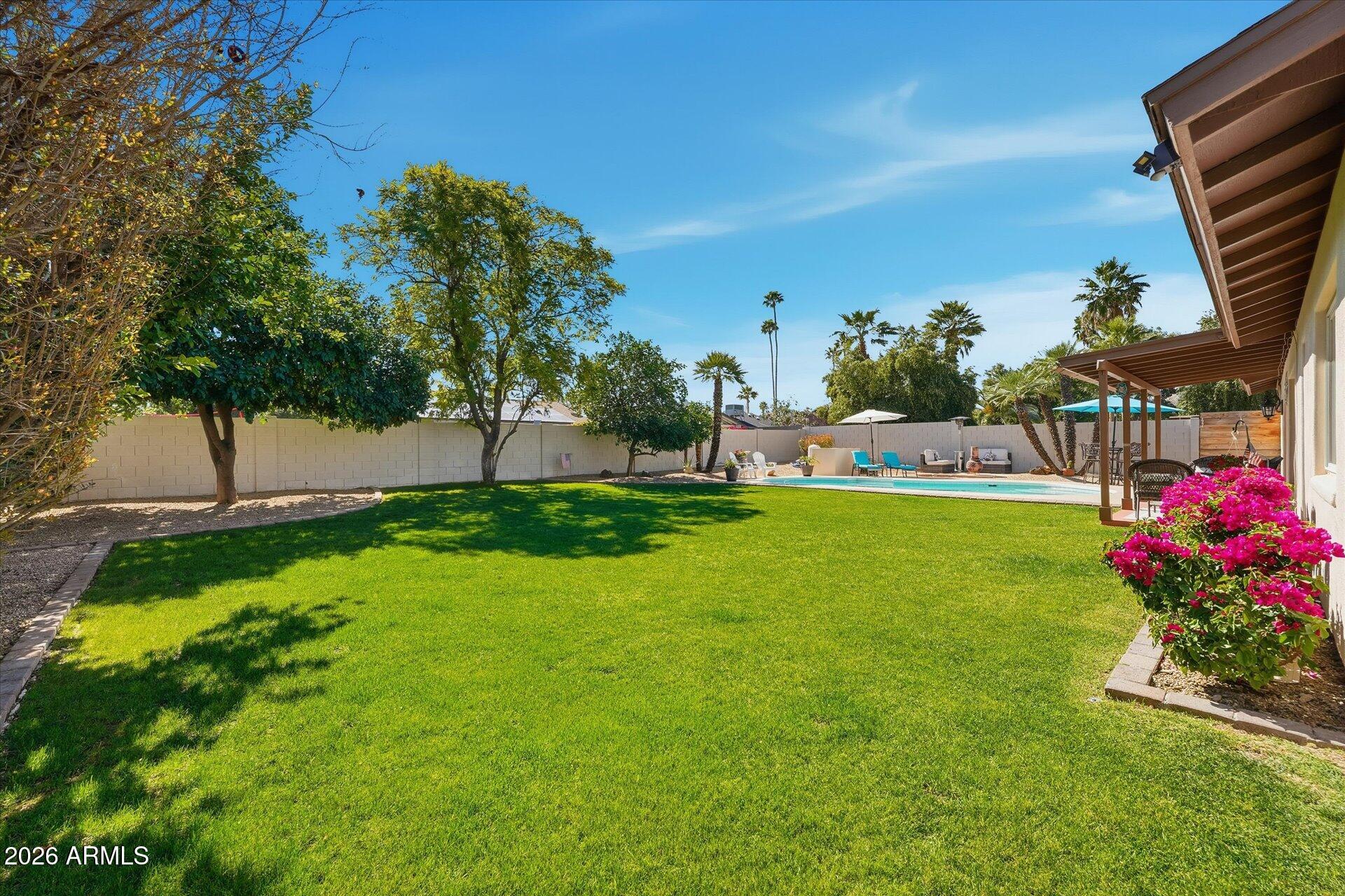 2647 E CHOLLA Street