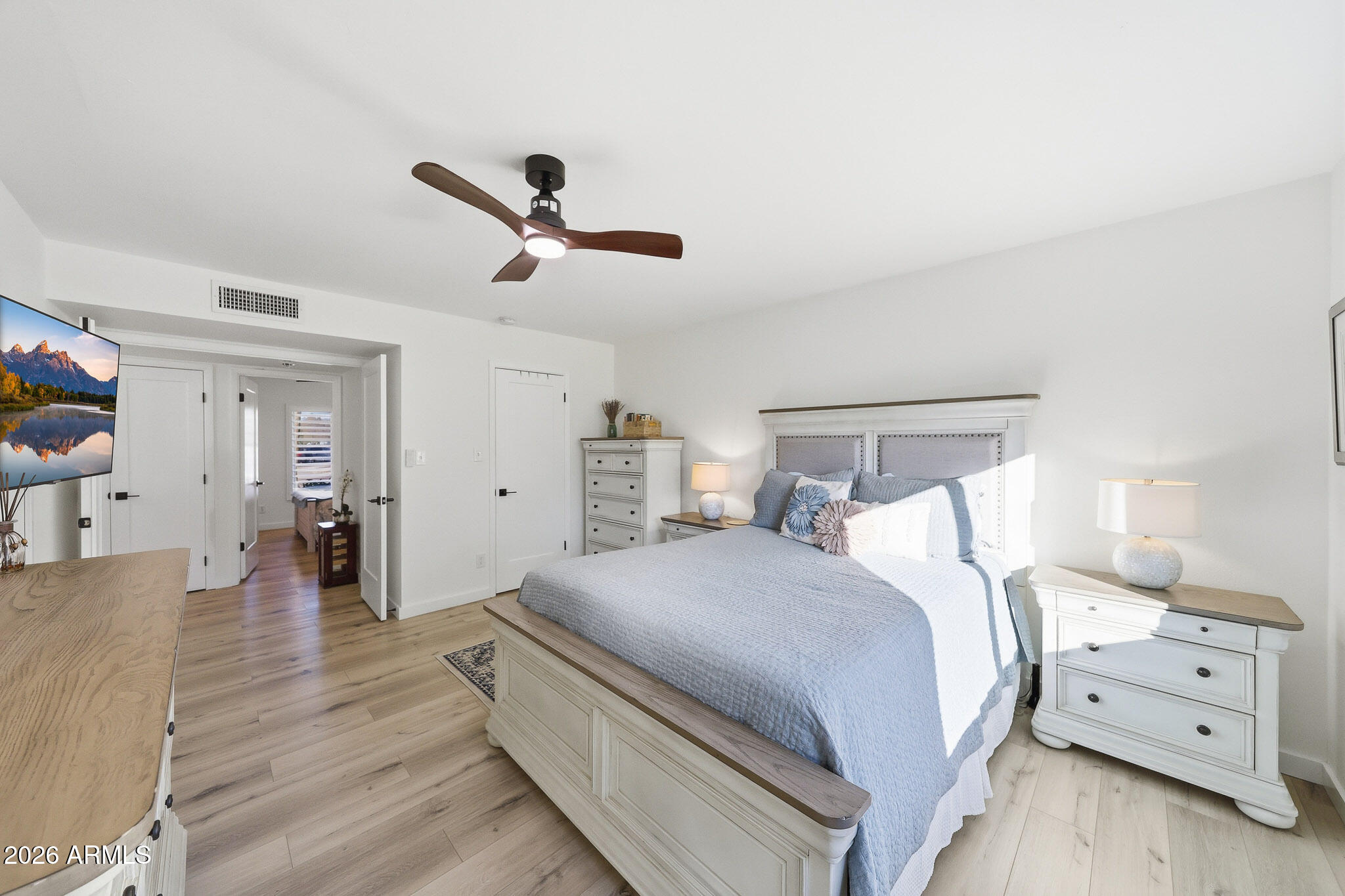 2647 E CHOLLA Street