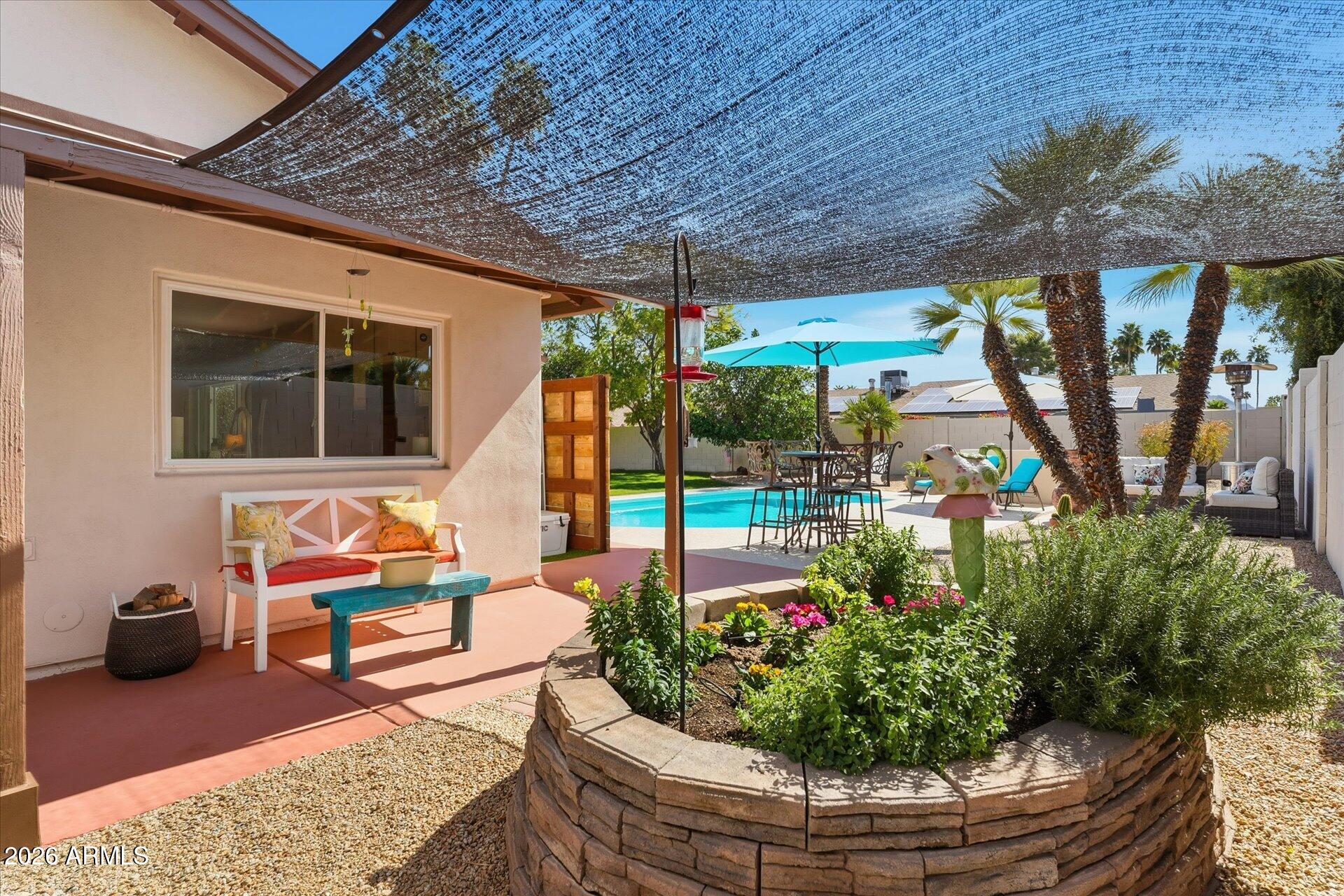 2647 E CHOLLA Street