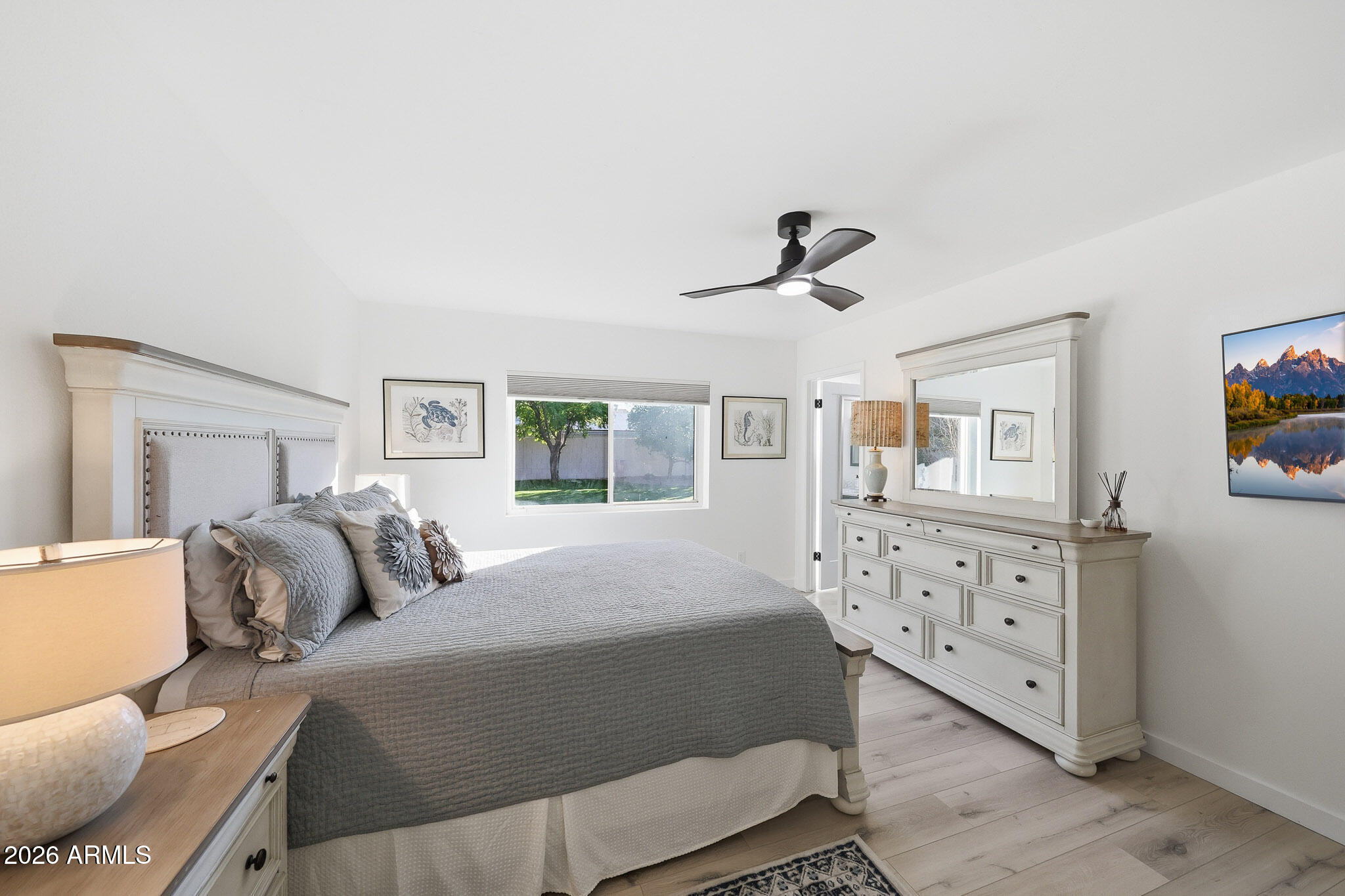 2647 E CHOLLA Street