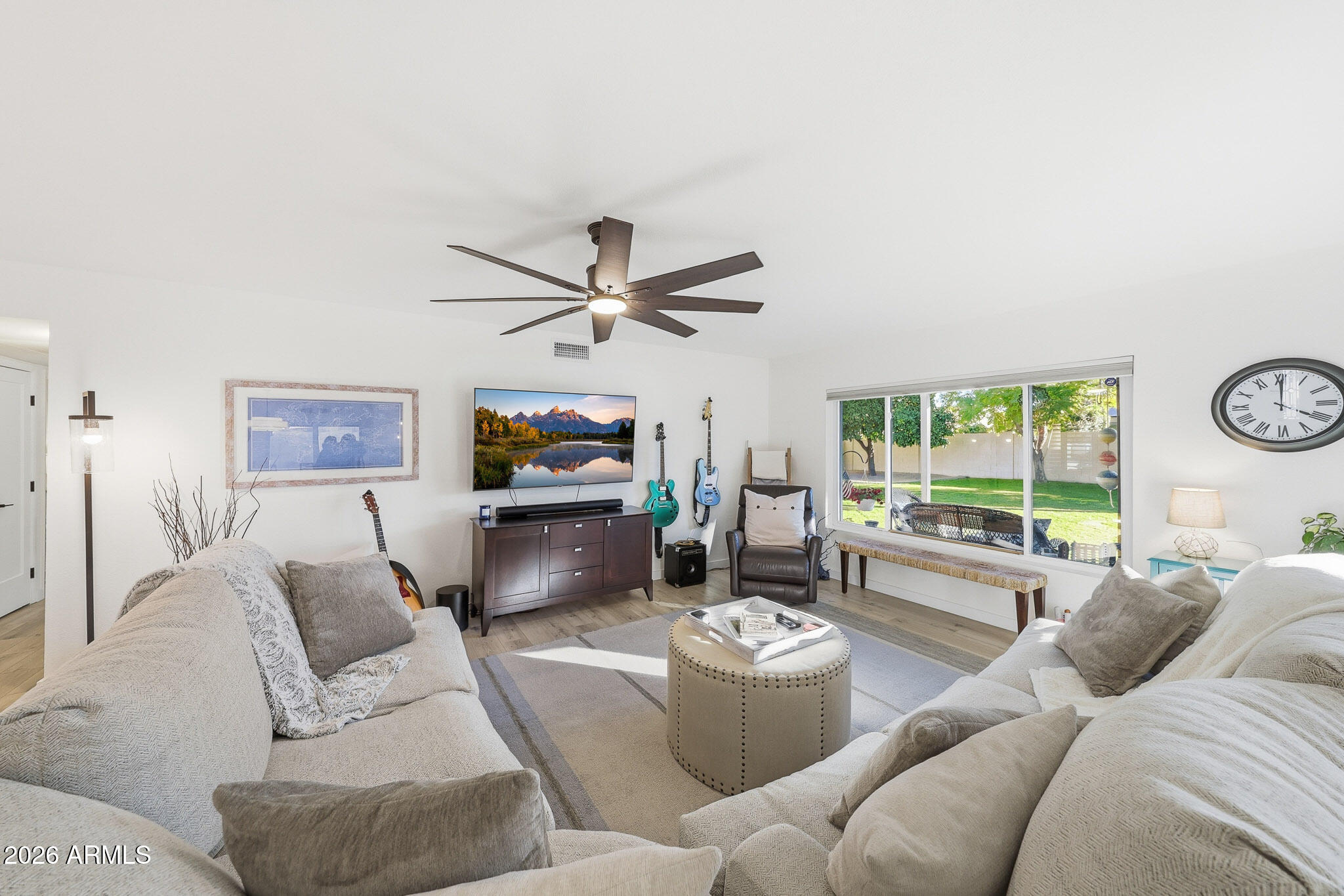 2647 E CHOLLA Street