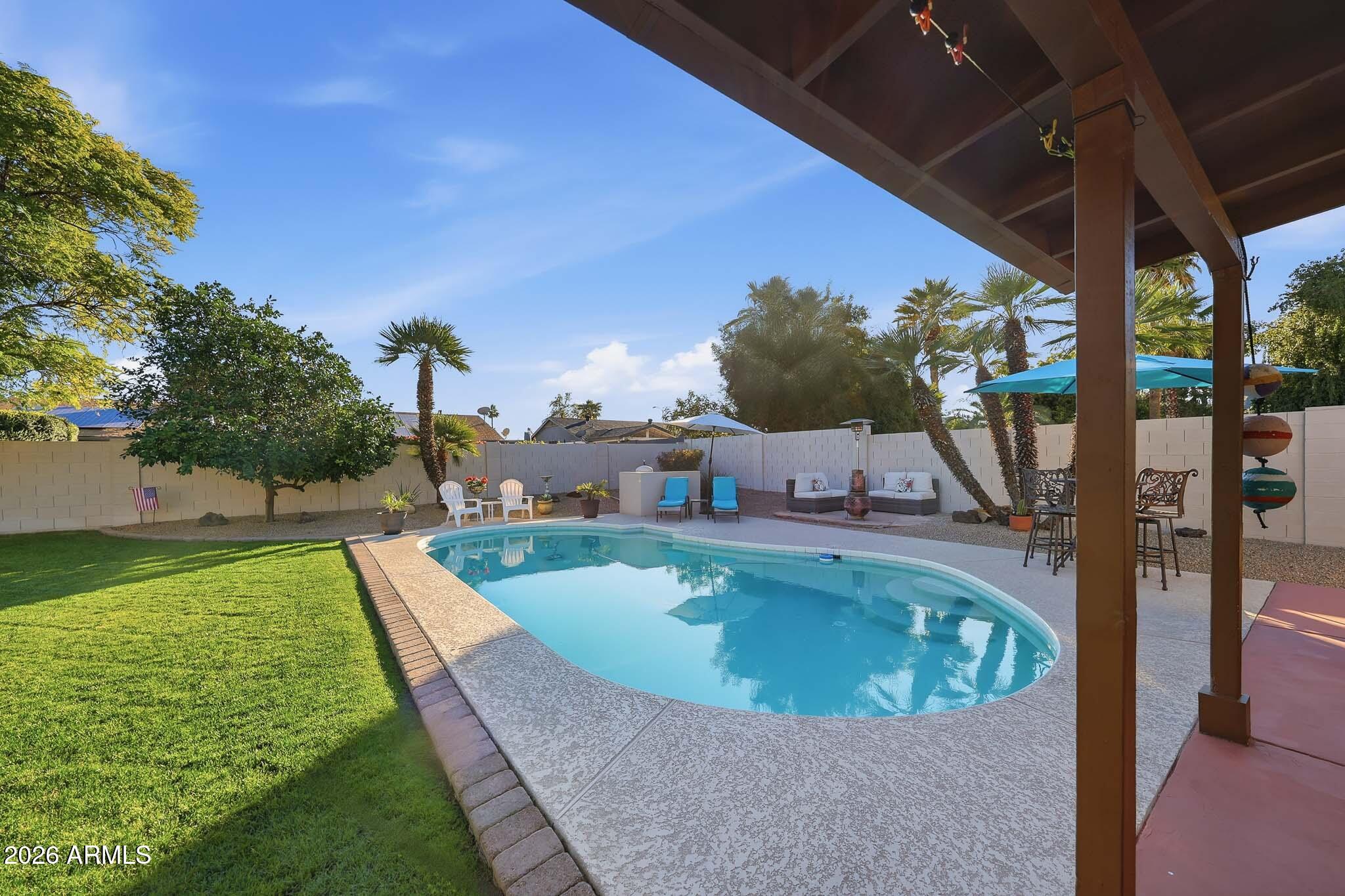 2647 E CHOLLA Street