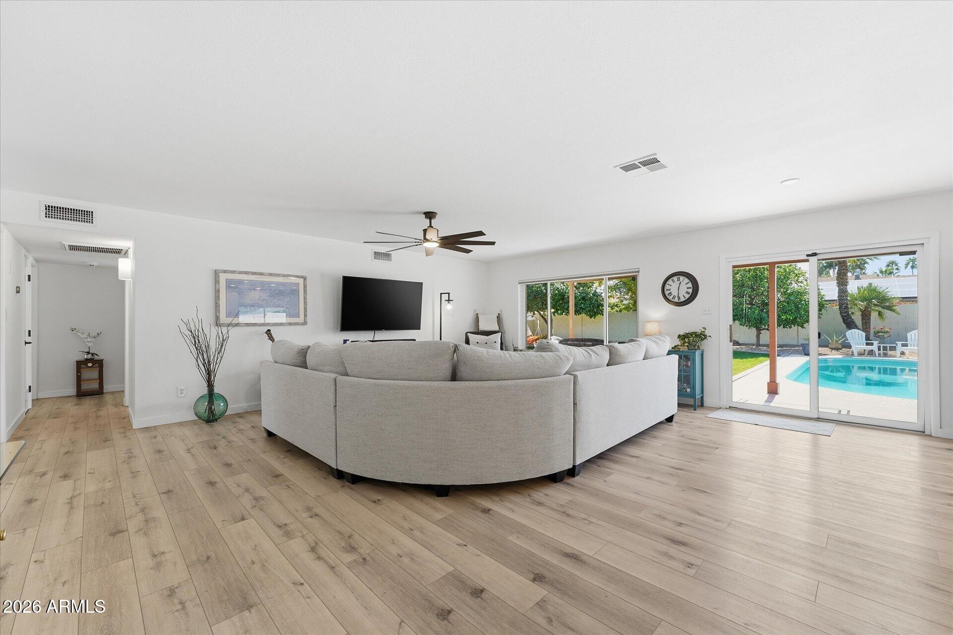 2647 E CHOLLA Street