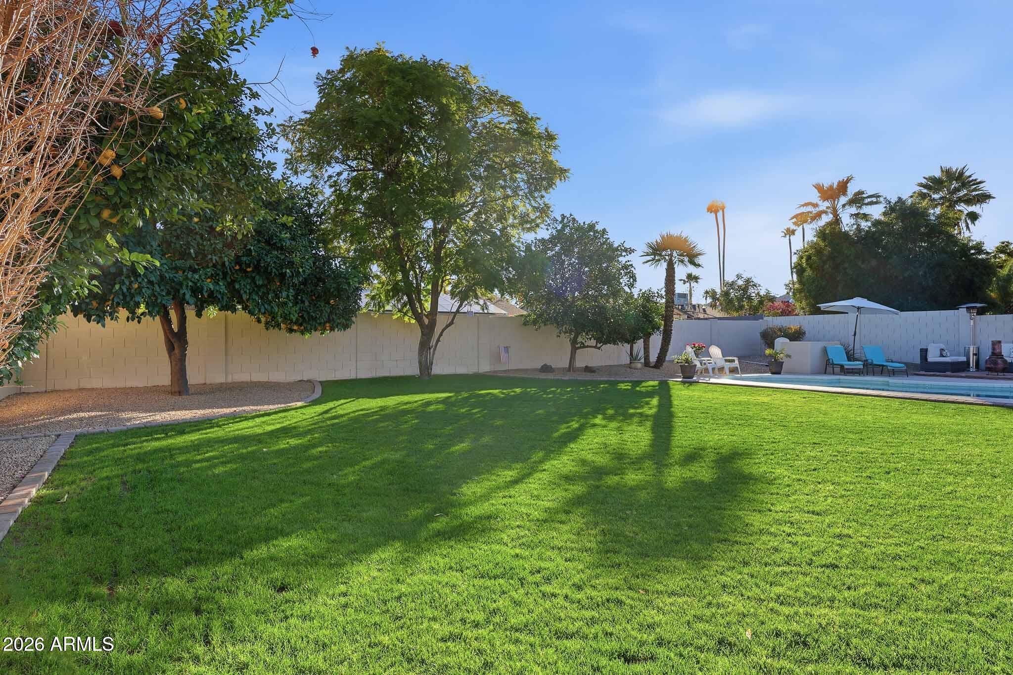 2647 E CHOLLA Street