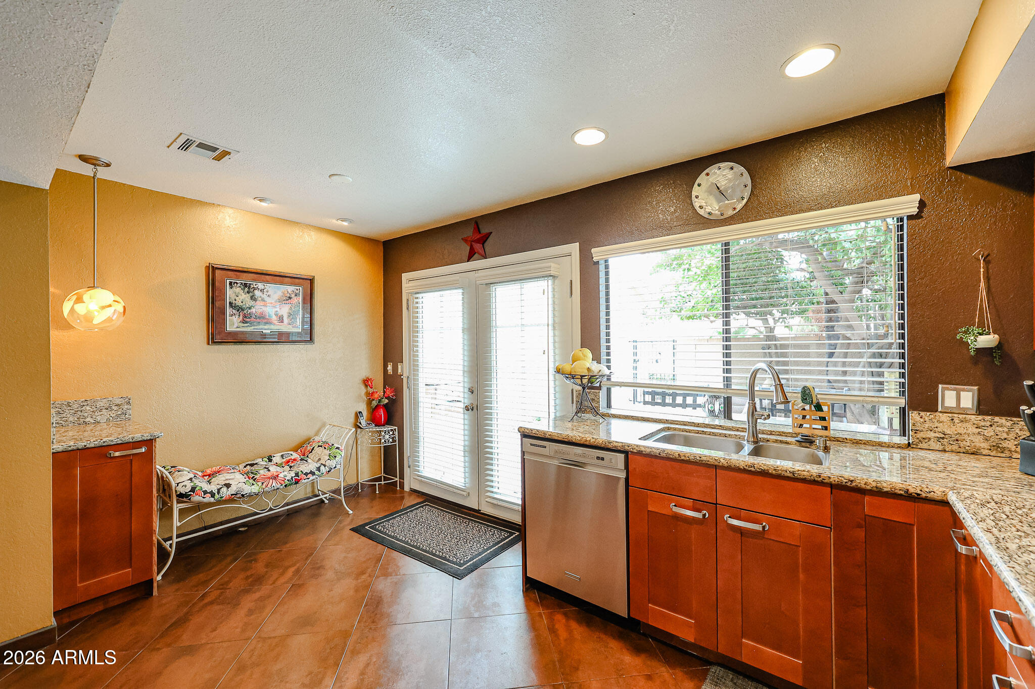 7720 N PINESVIEW Drive