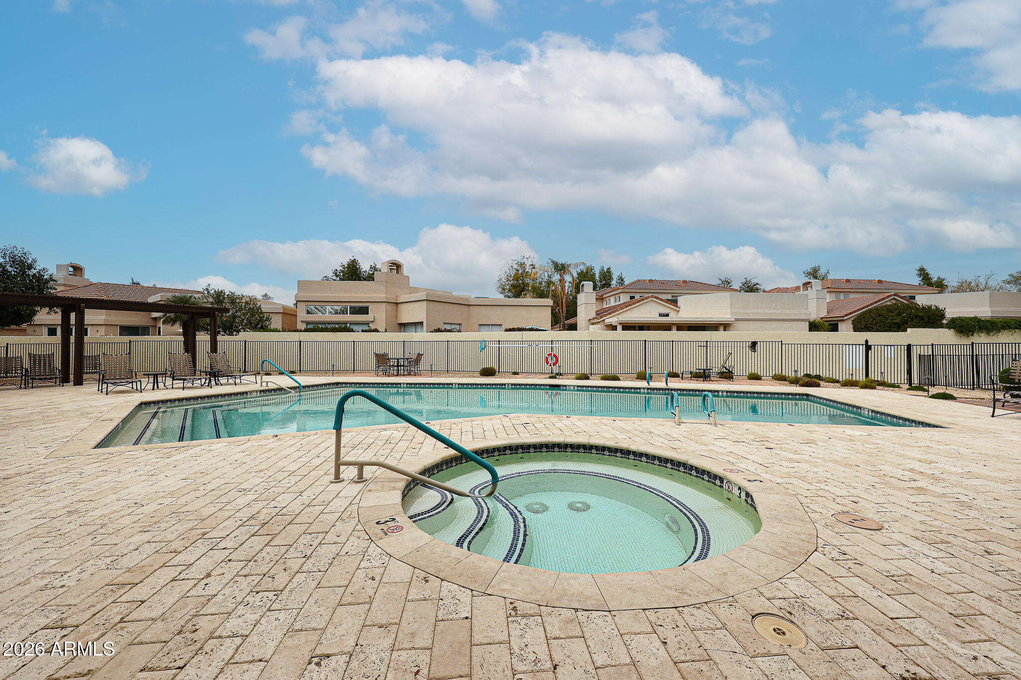 7720 N PINESVIEW Drive