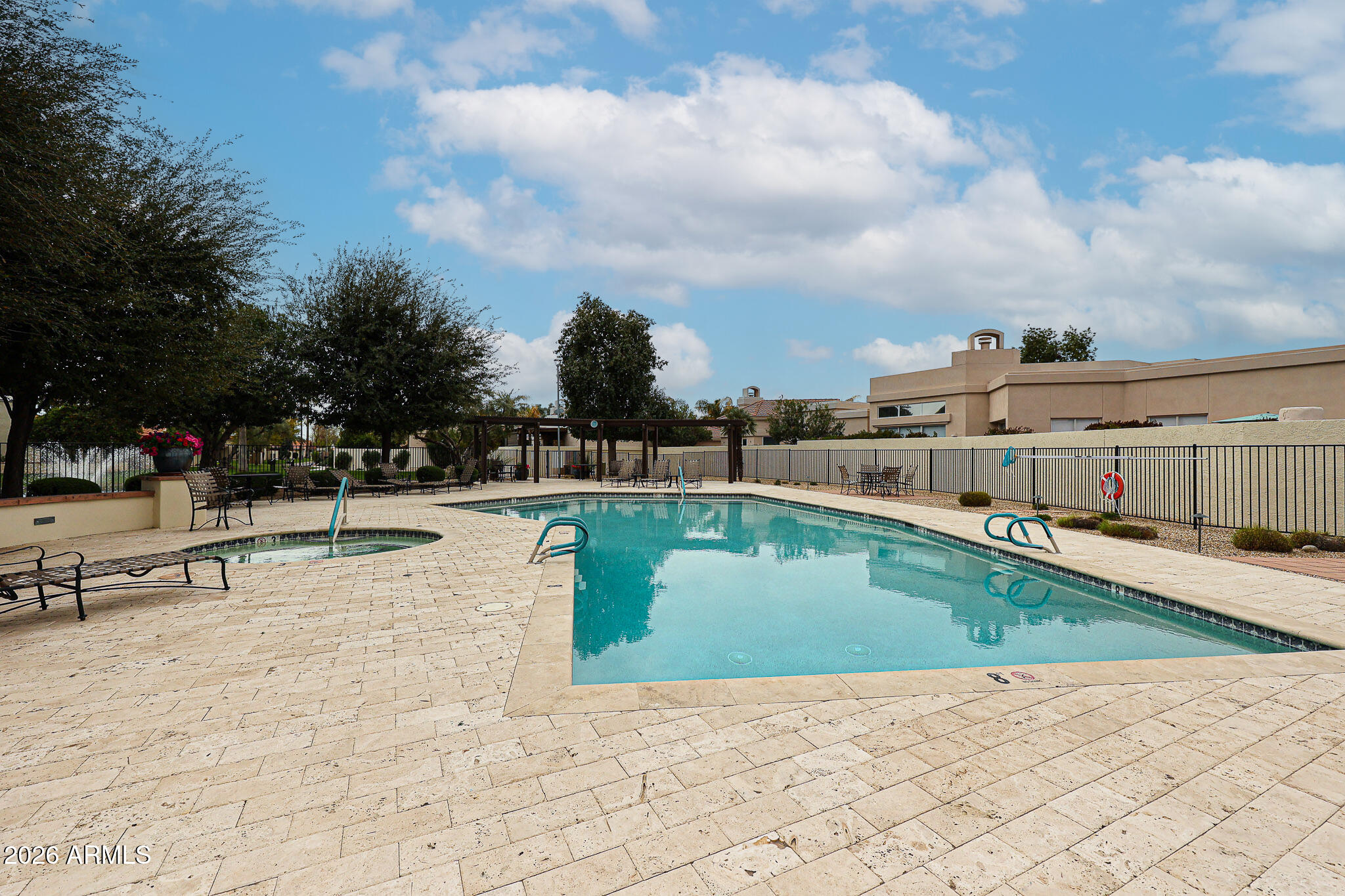 7720 N PINESVIEW Drive