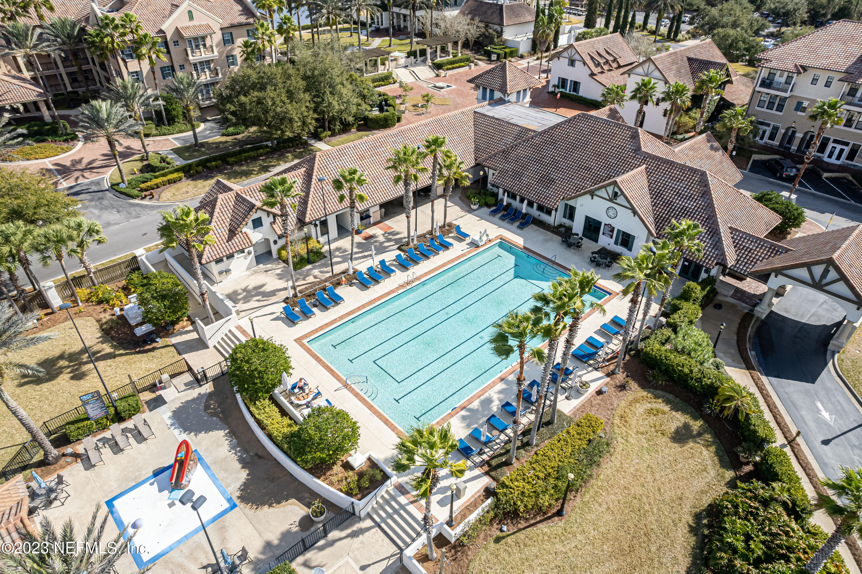 216 N RIVER Drive