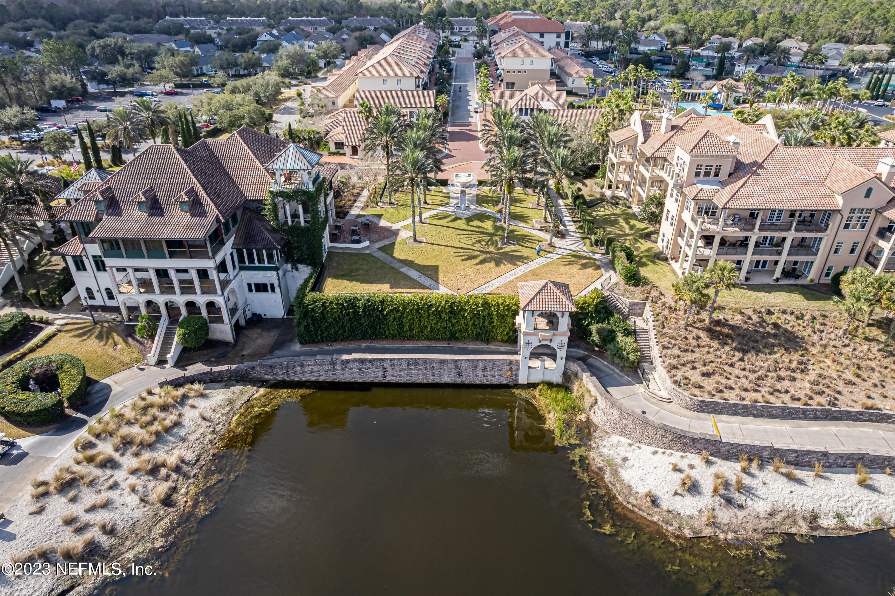 216 N RIVER Drive