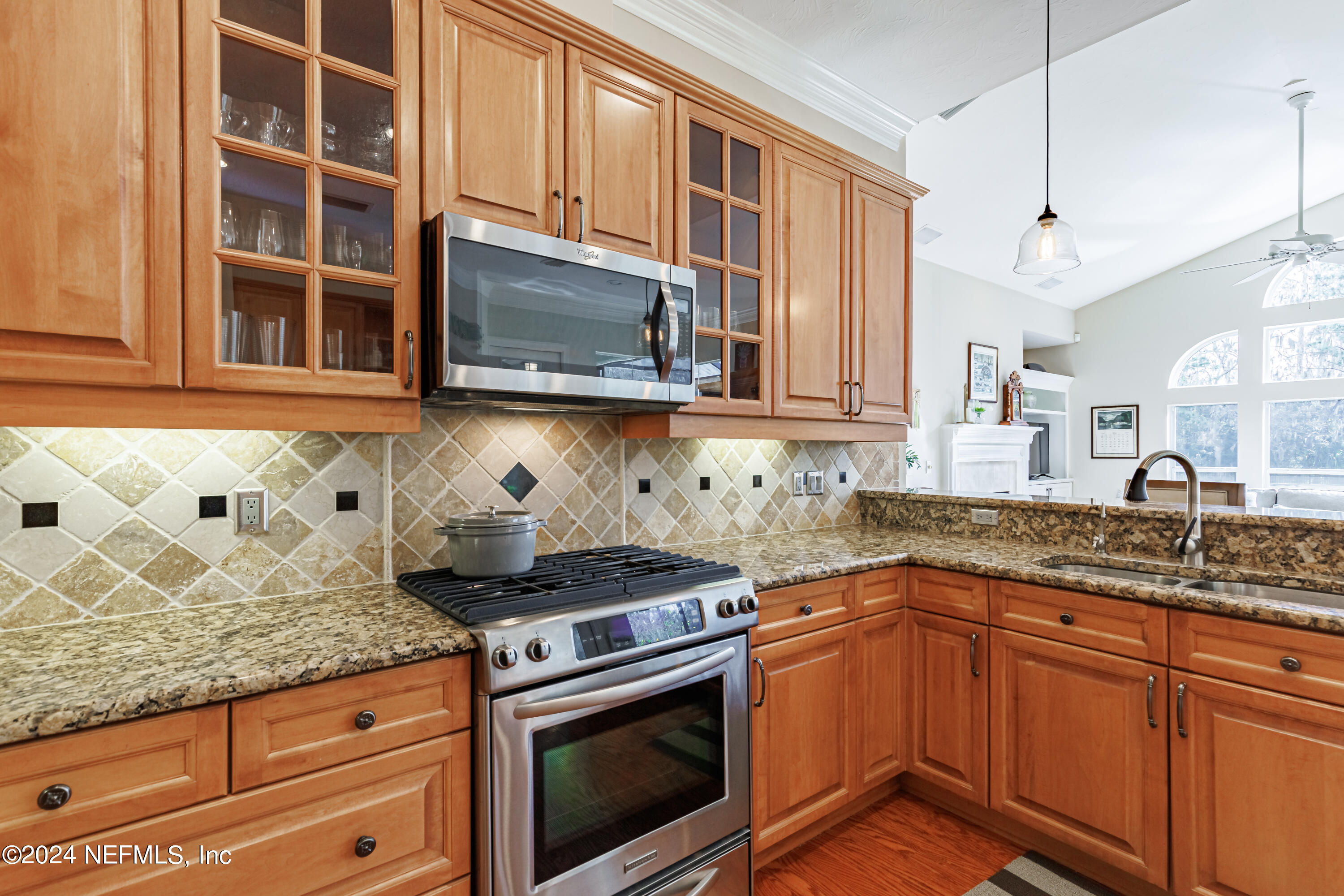 429 E WOODHAVEN Drive