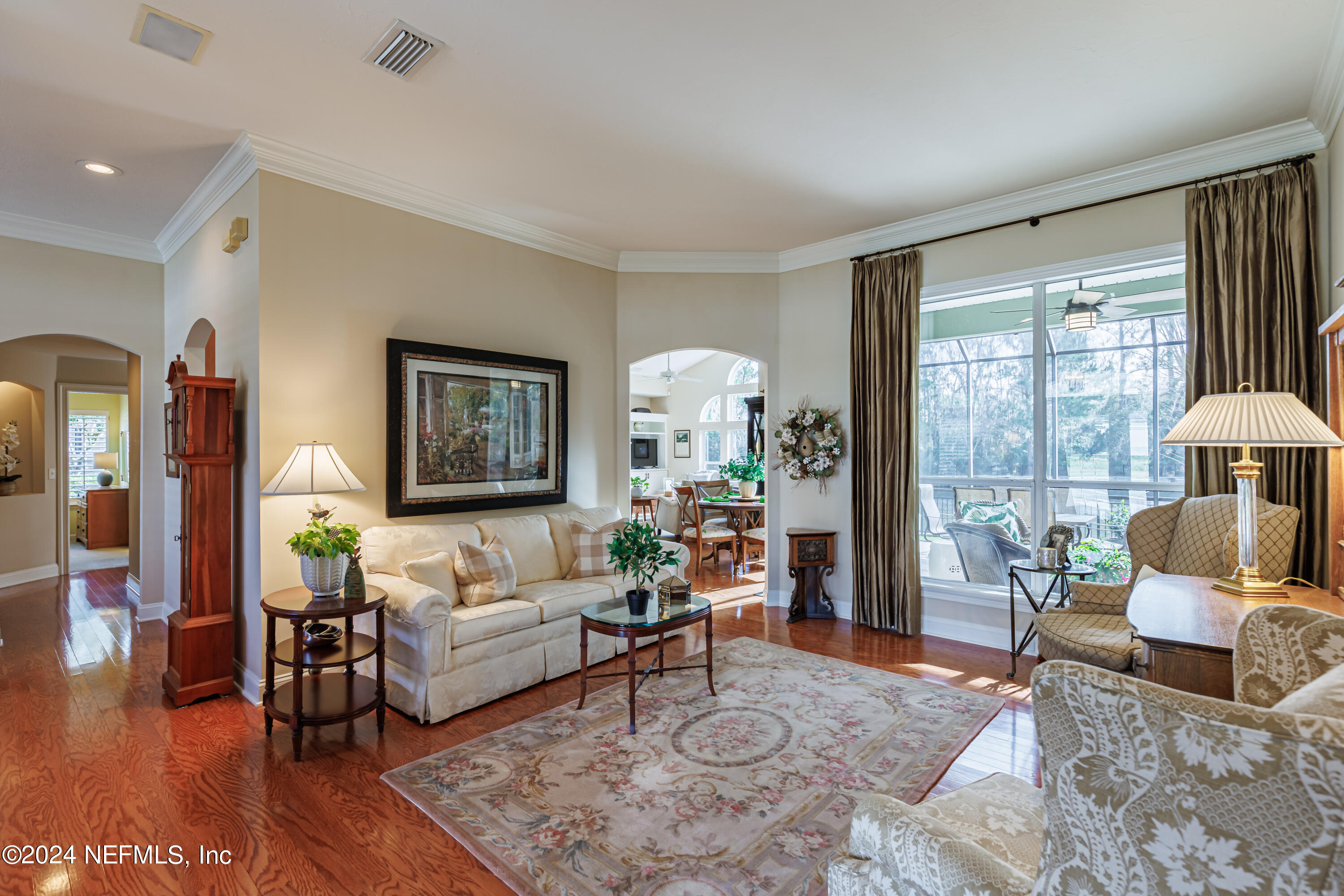 429 E WOODHAVEN Drive
