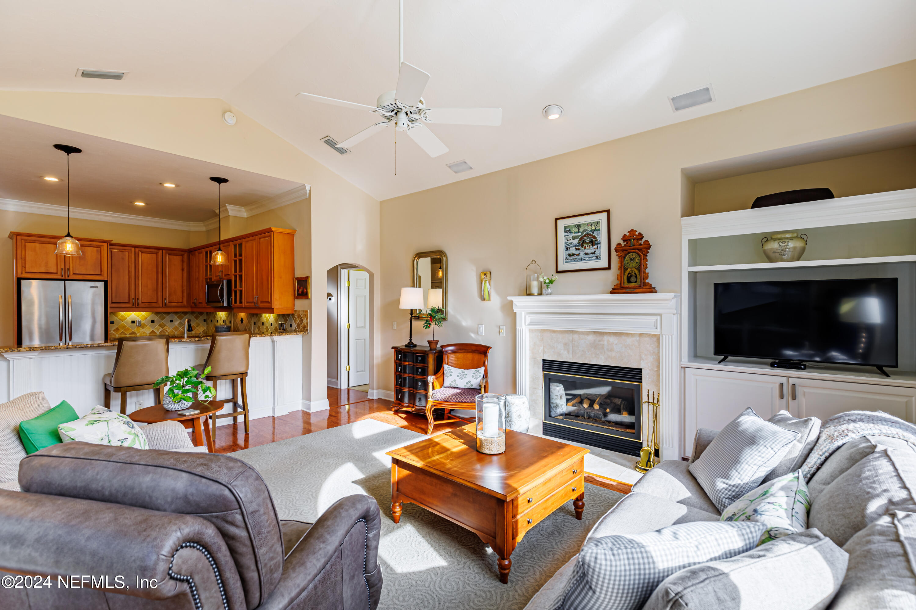 429 E WOODHAVEN Drive