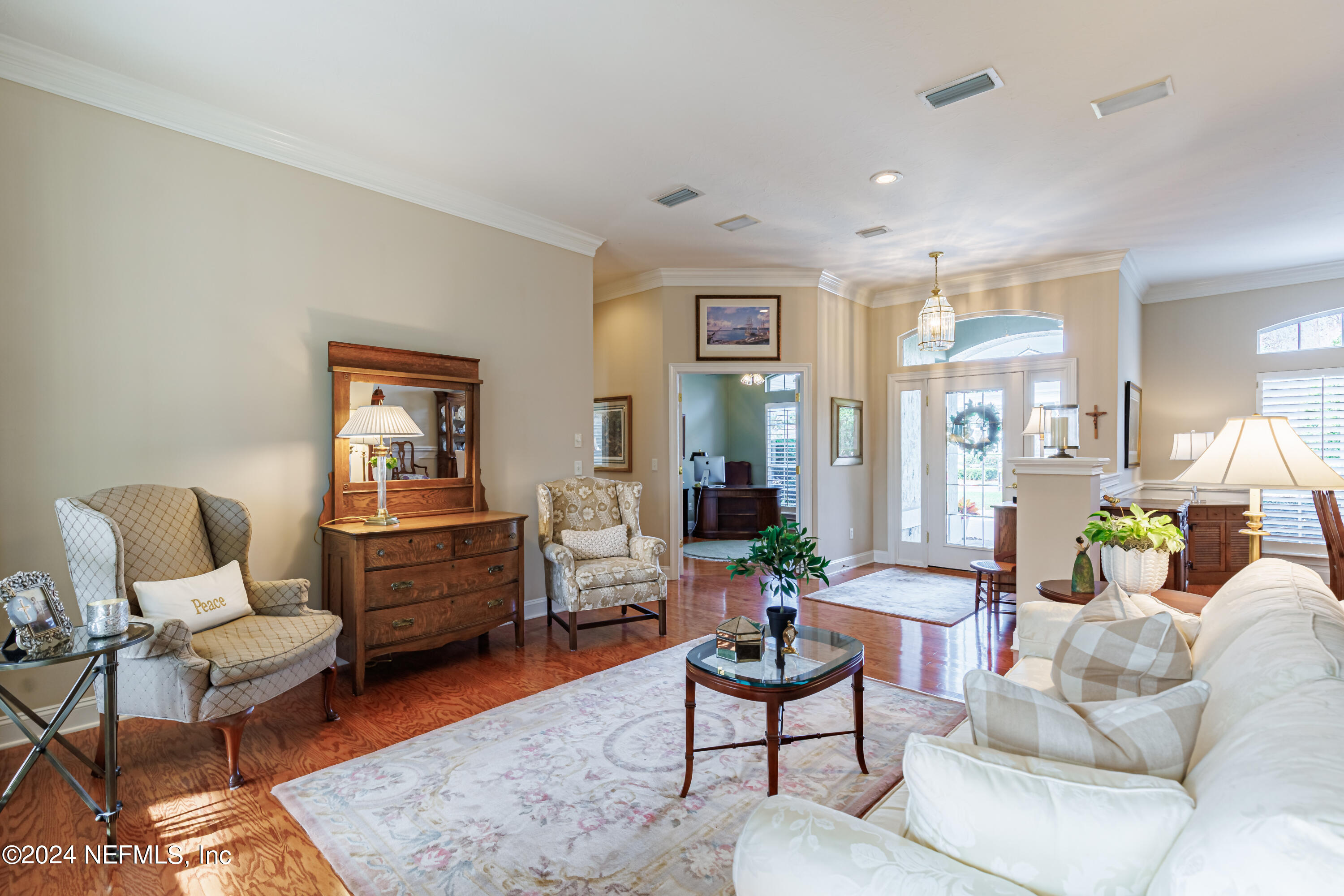 429 E WOODHAVEN Drive