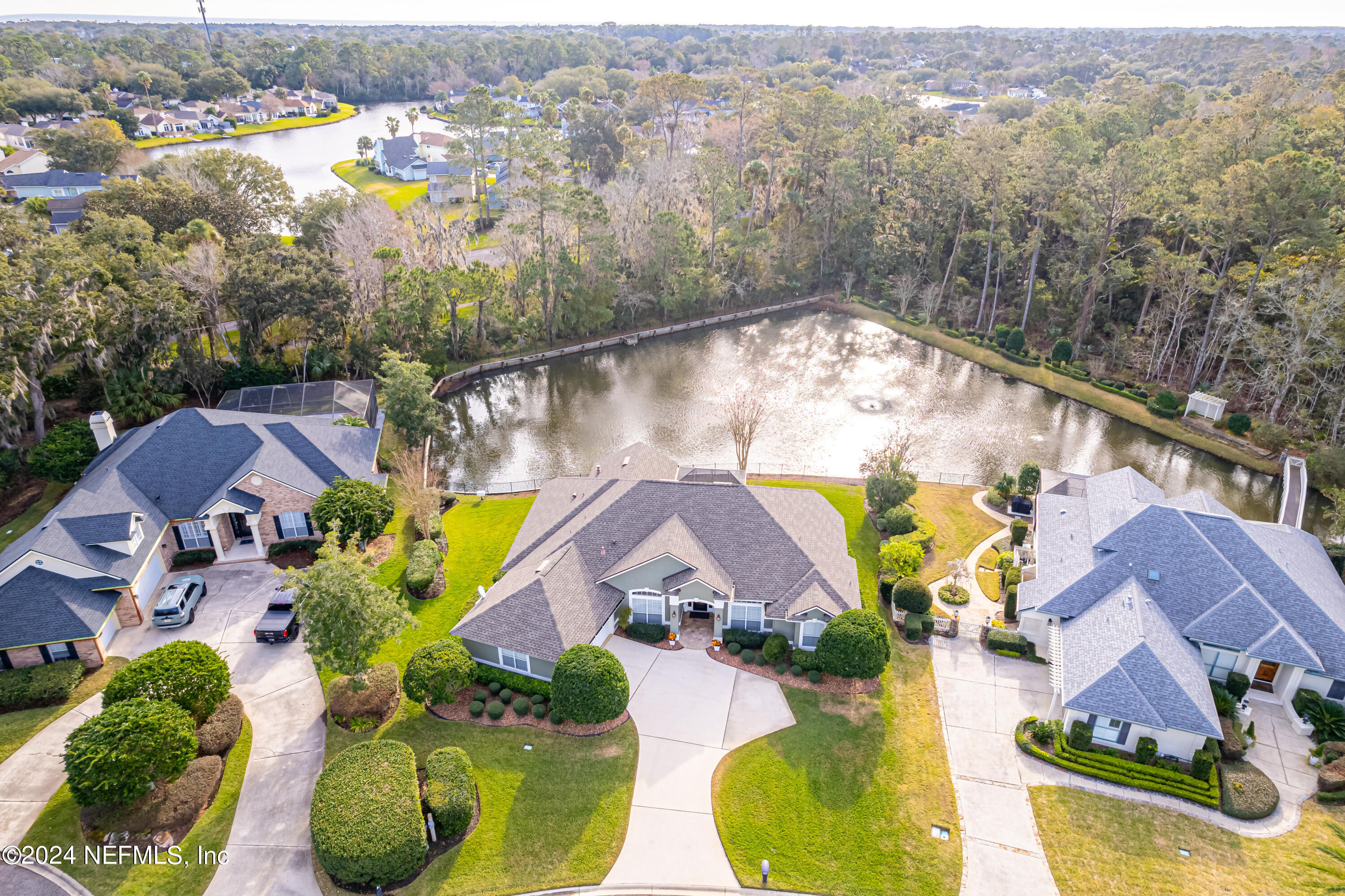 429 E WOODHAVEN Drive