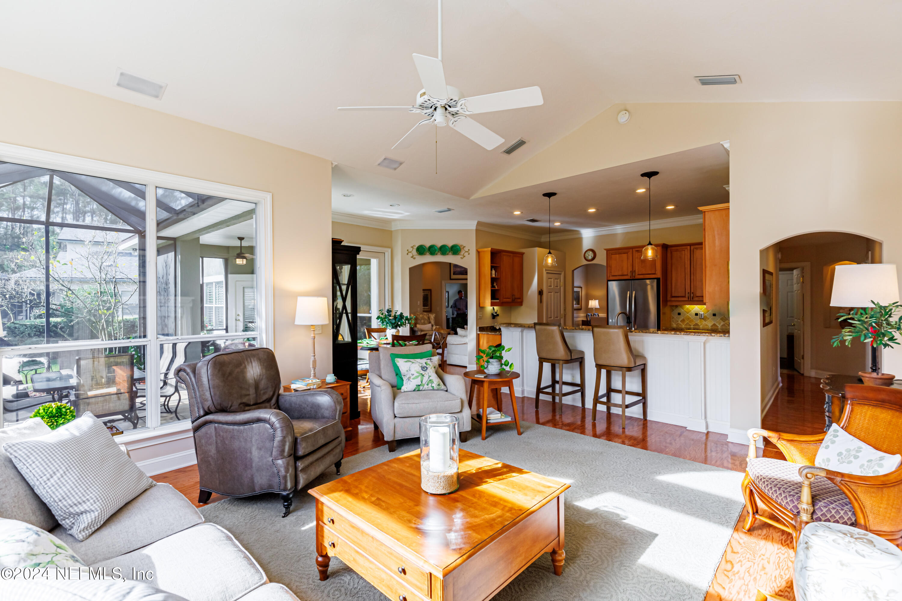 429 E WOODHAVEN Drive