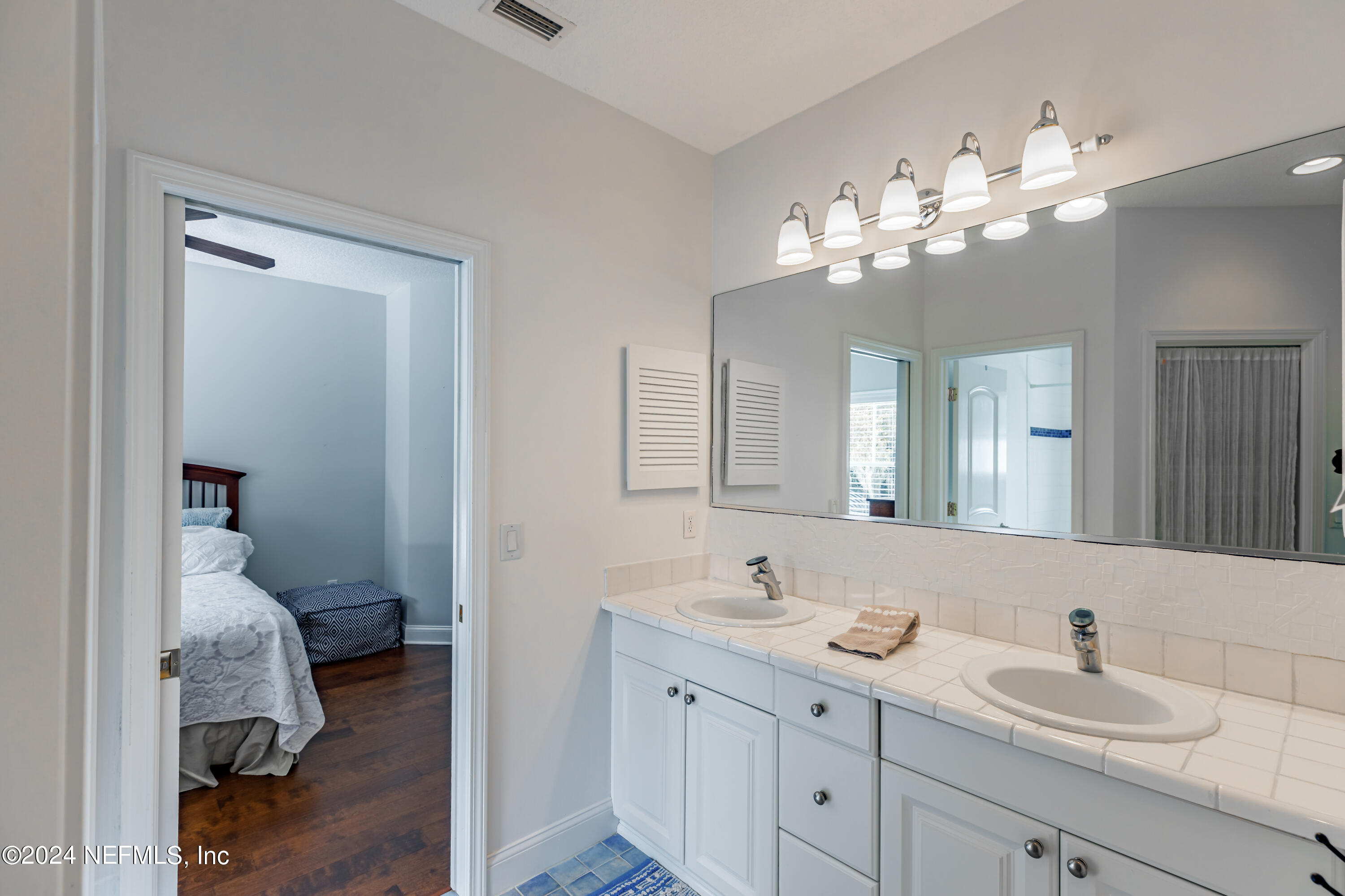 36 ROSCOE Boulevard N